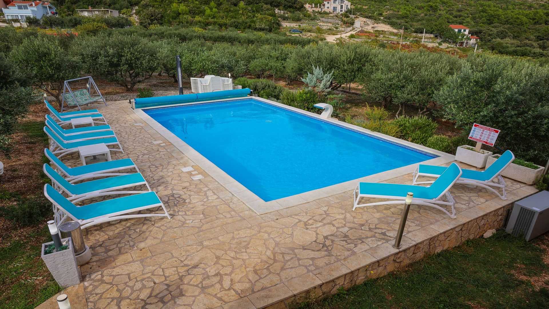 Villa Olea, Rudine