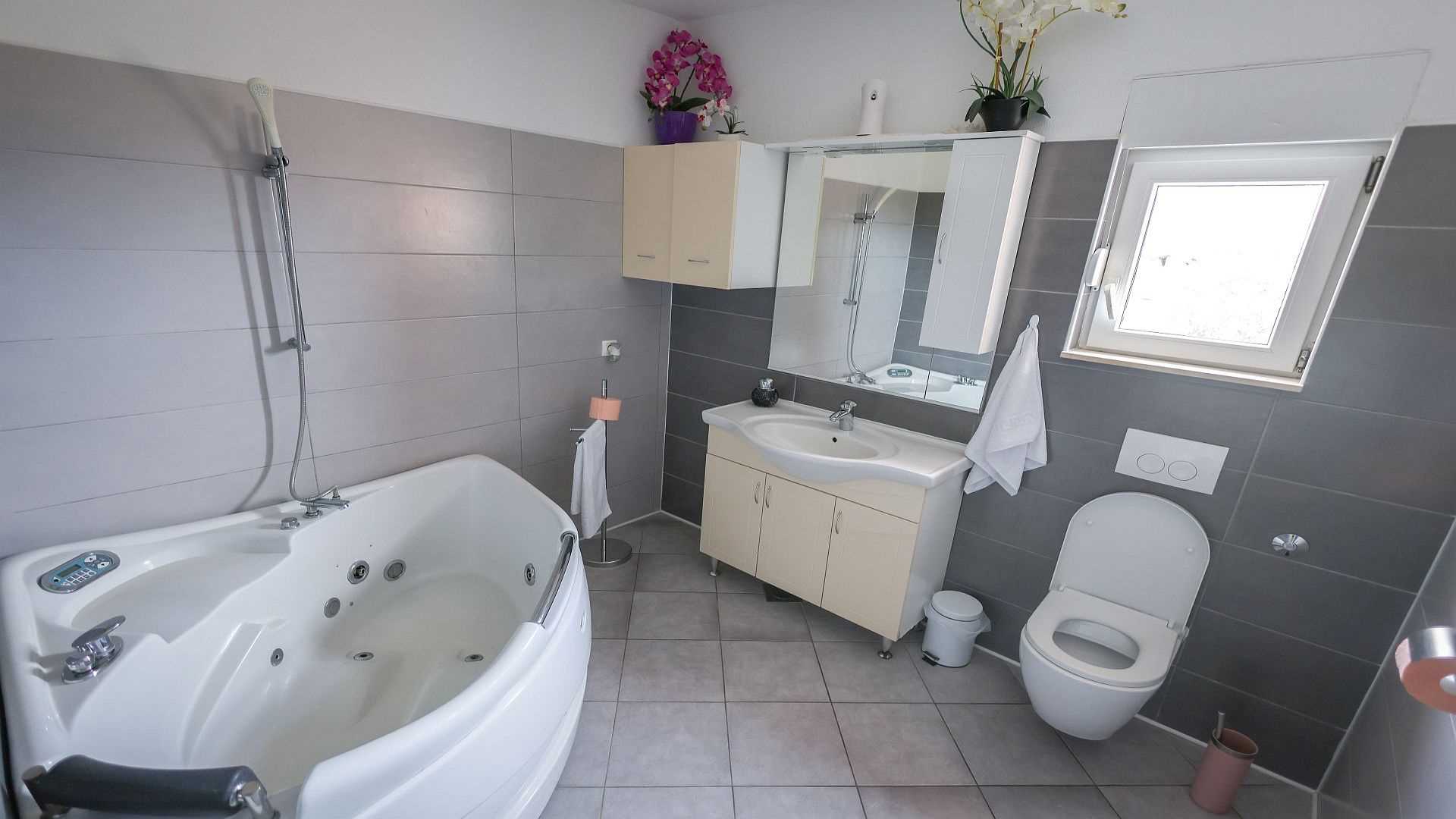 Villa Olea, Rudine