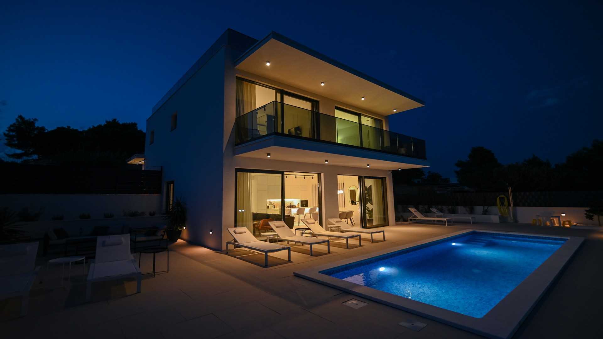 Villa Olive, Okrug Gornji