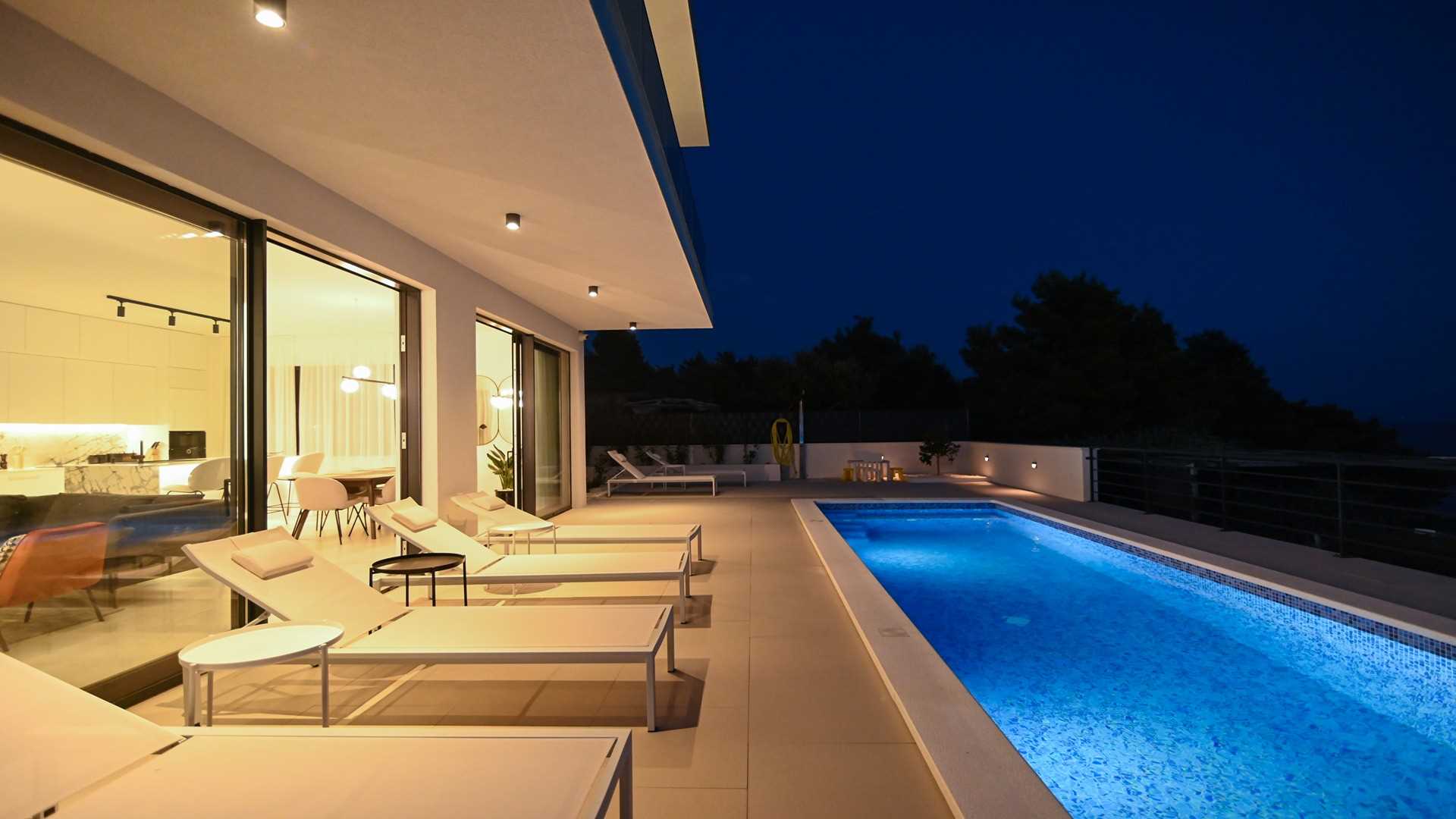Villa Olive, Okrug Gornji