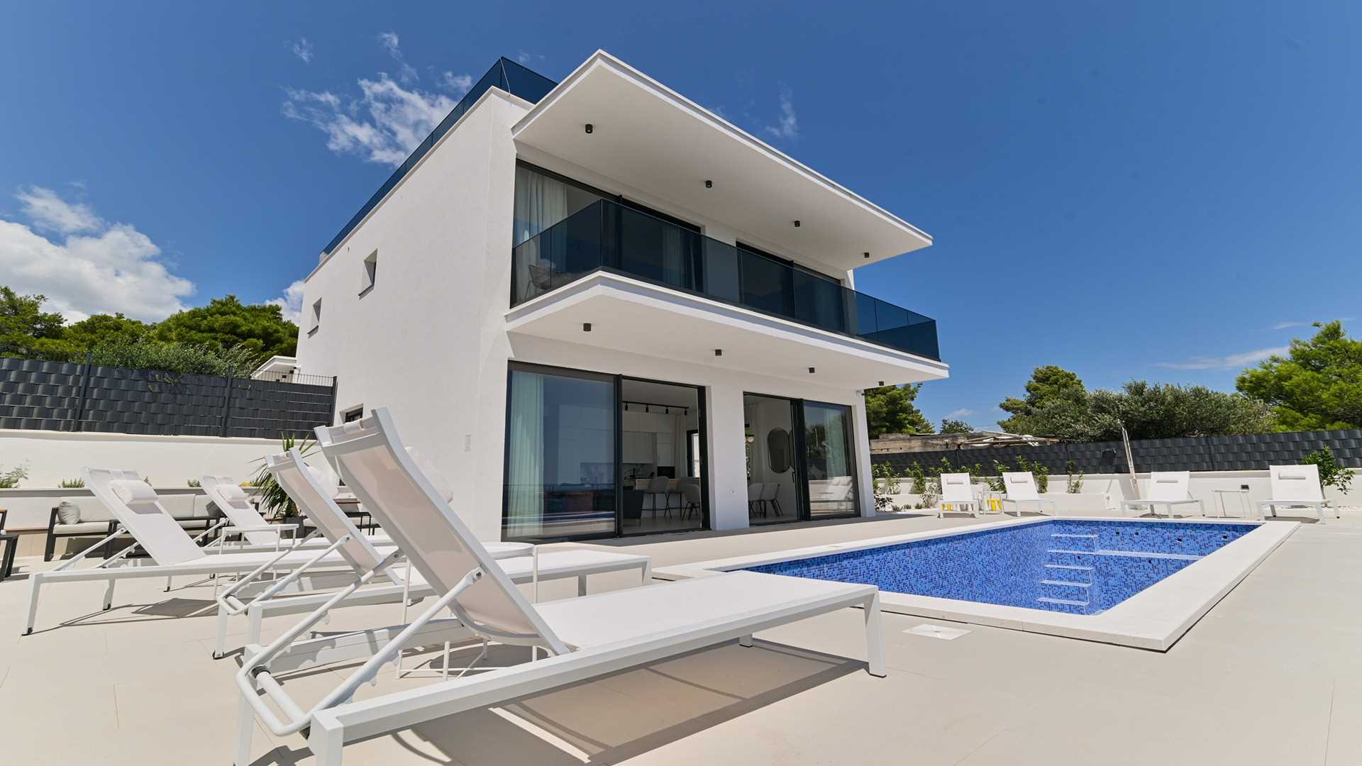 Villa Olive, Okrug Gornji