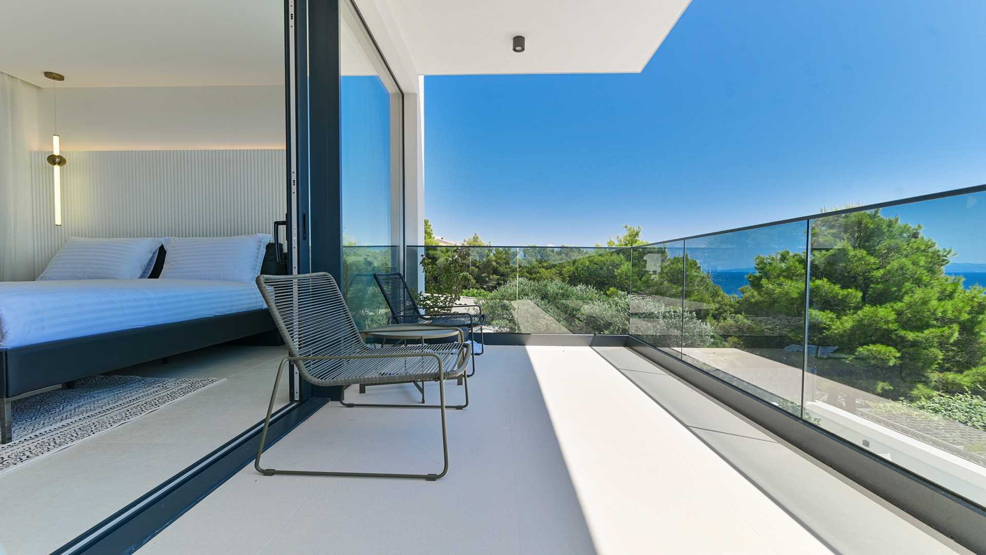 Villa Olive, Okrug Gornji