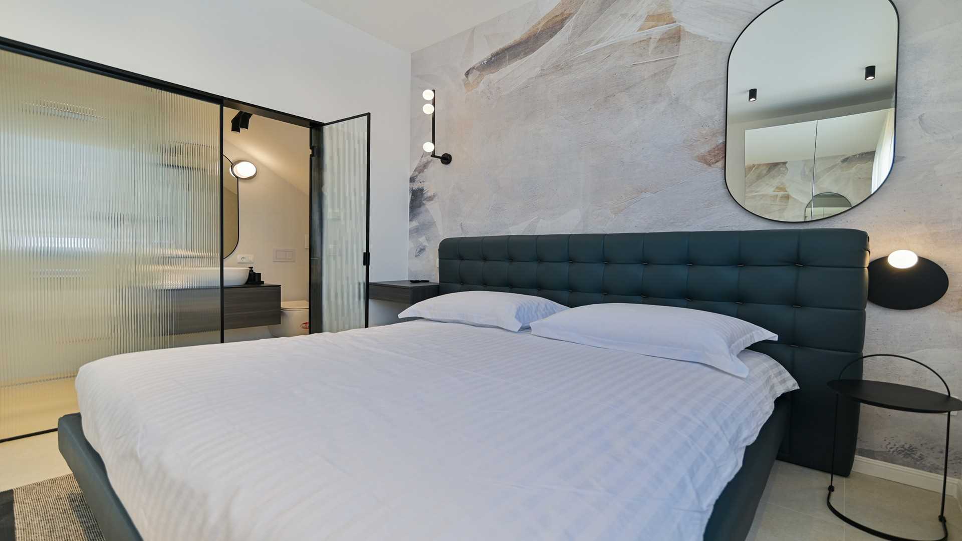 Villa Olive, Okrug Gornji