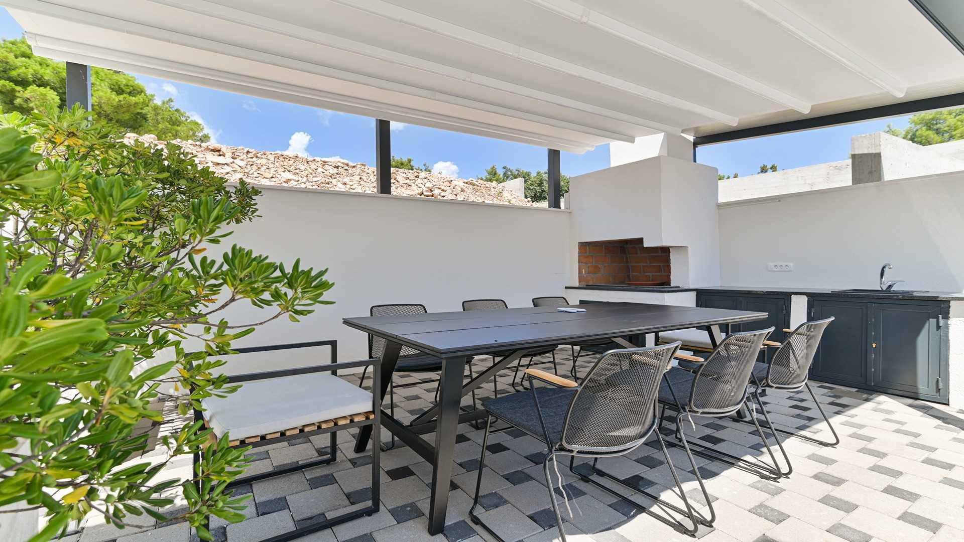 Villa Olive, Okrug Gornji