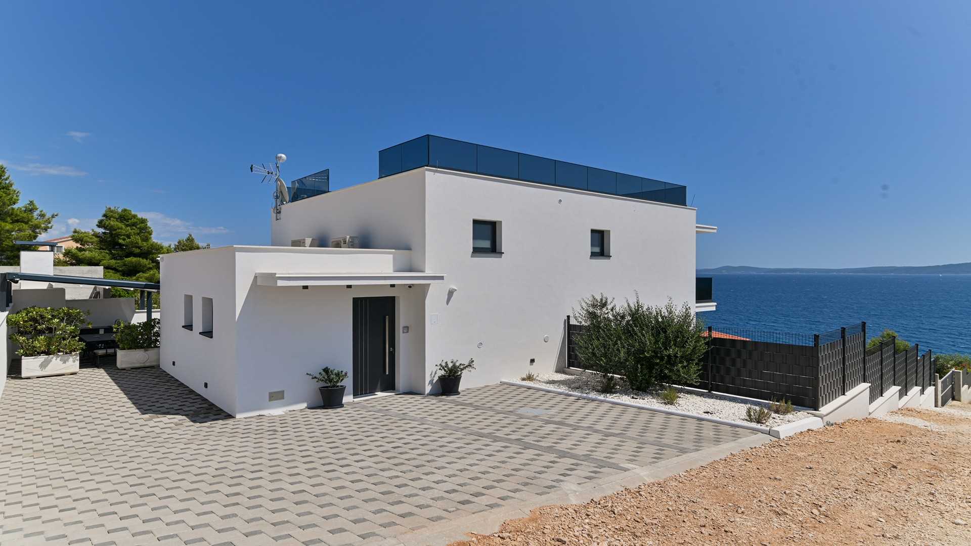 Villa Olive, Okrug Gornji