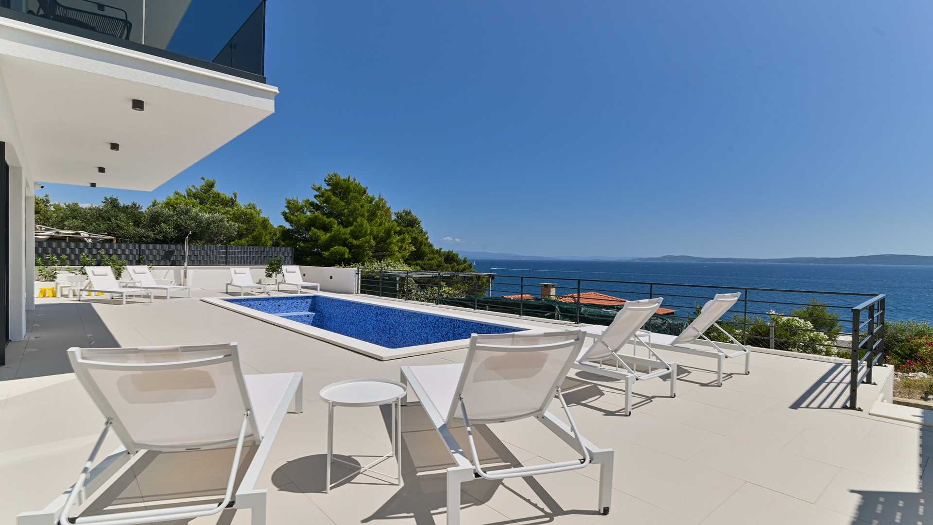 Villa Olive, Okrug Gornji