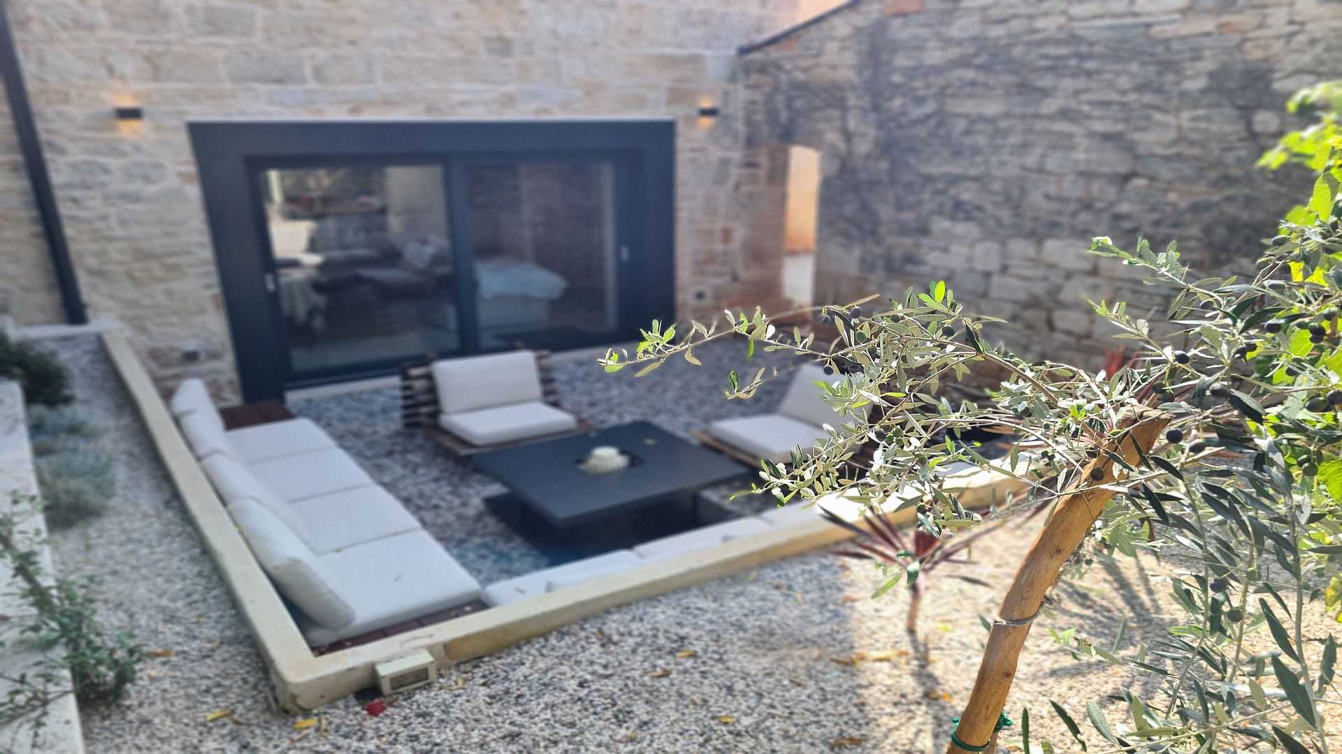 Villa Qualia, Srbinjak