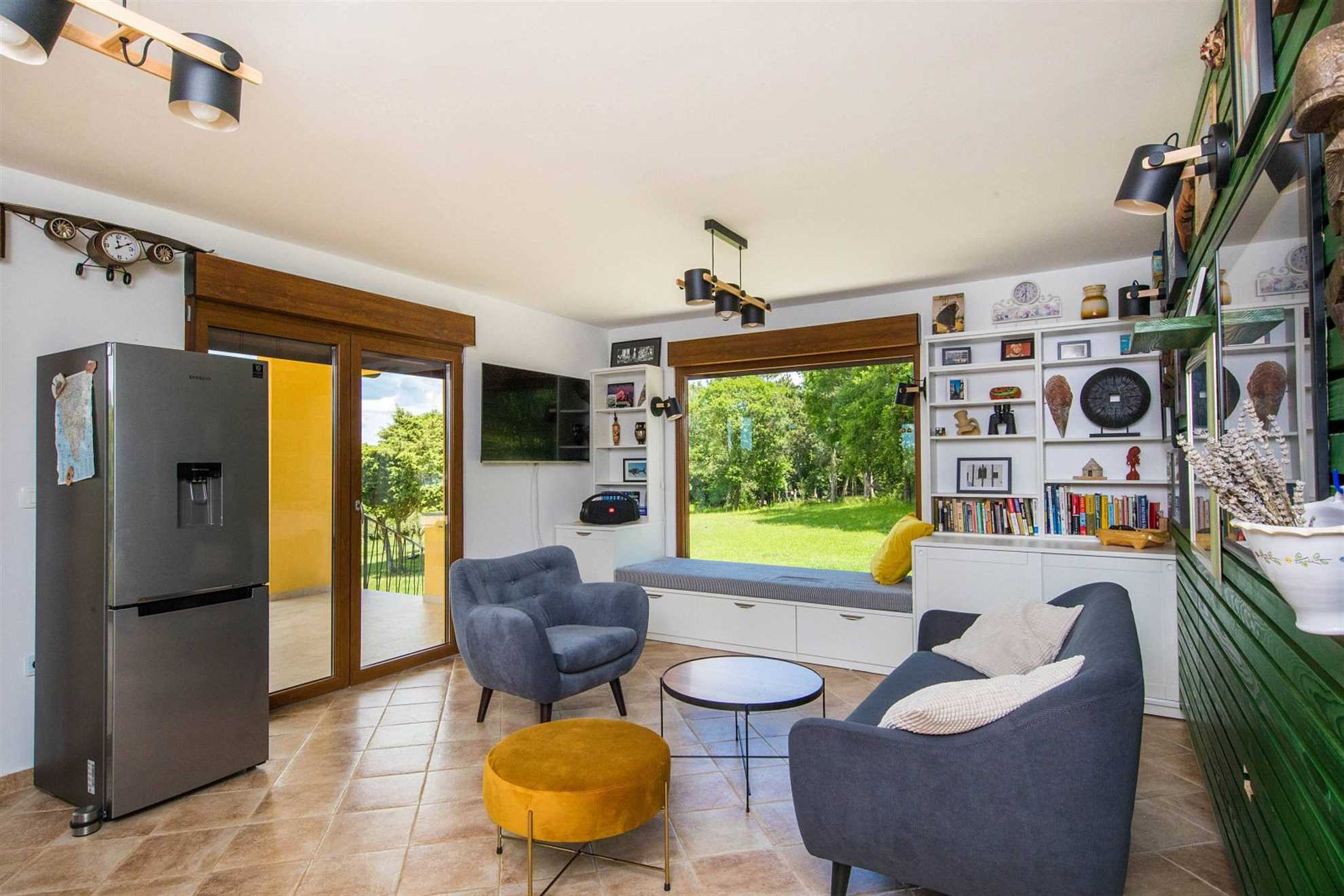 Family villa with a pool and a large garden