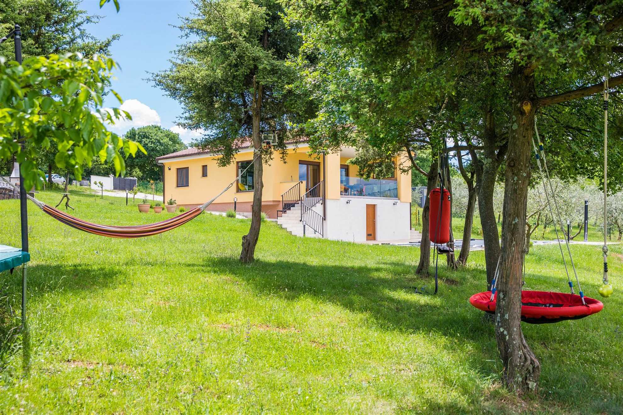 Family villa with a pool and a large garden