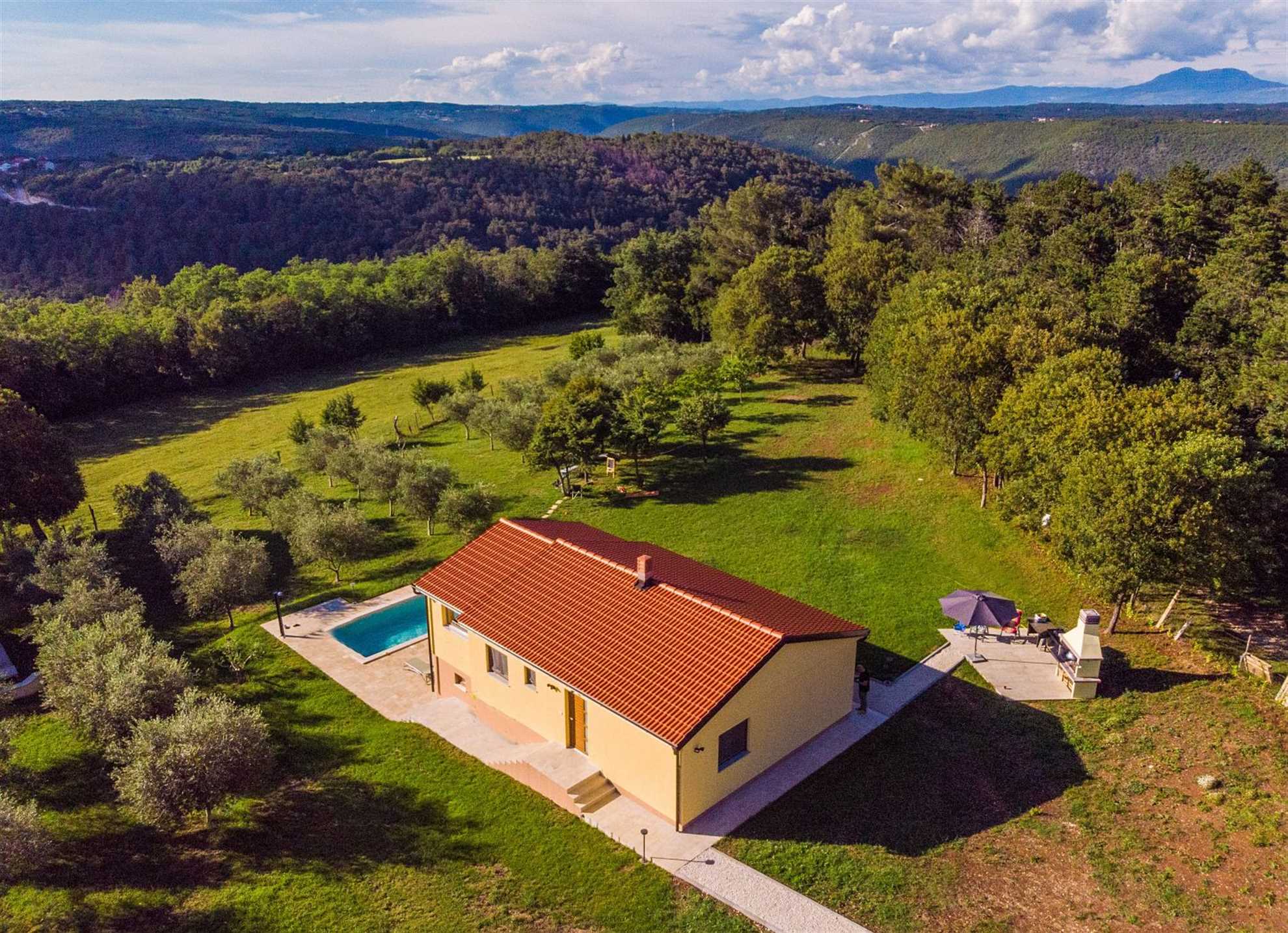 Family villa with a pool and a large garden