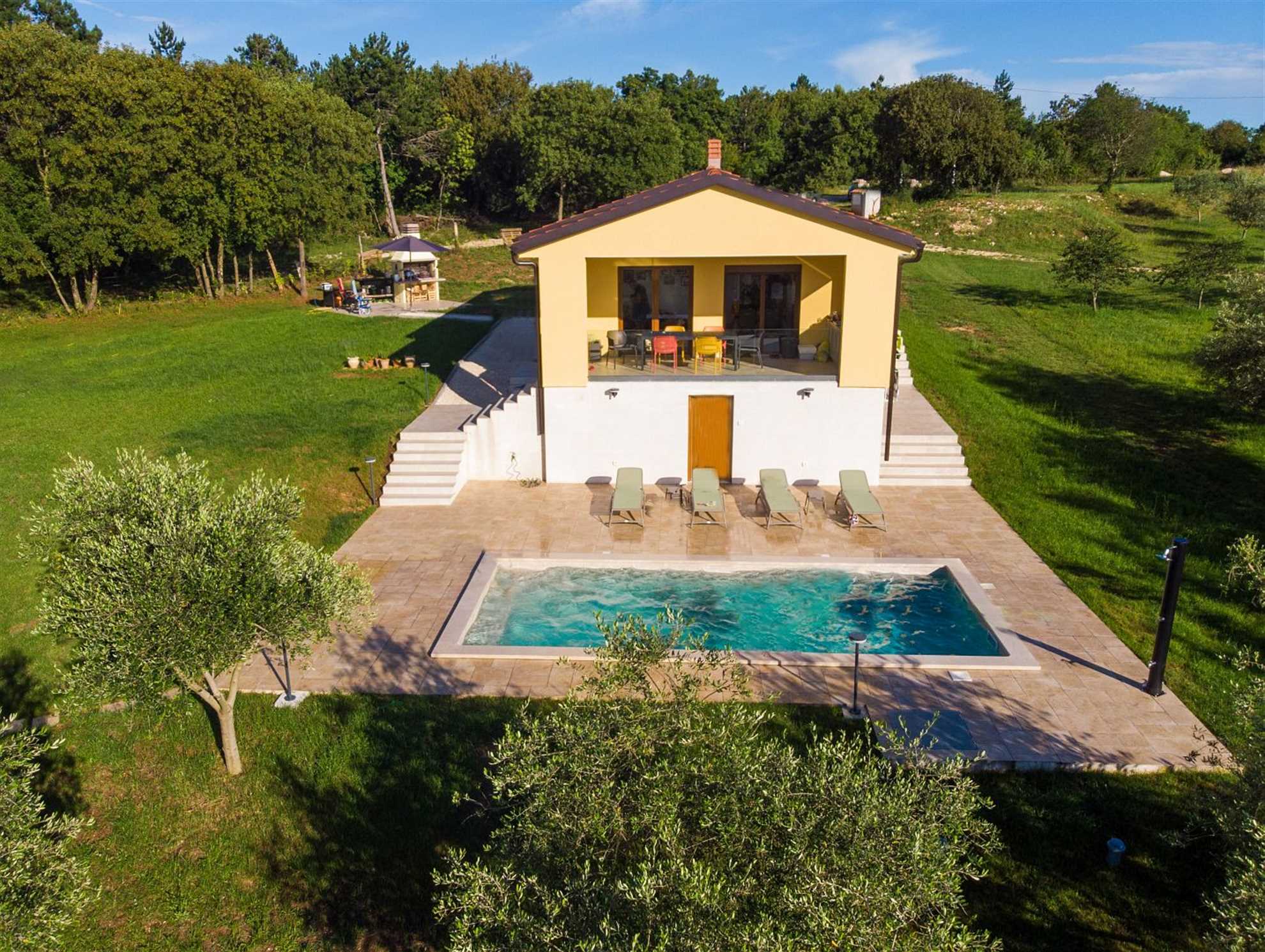 Family villa with a pool and a large garden