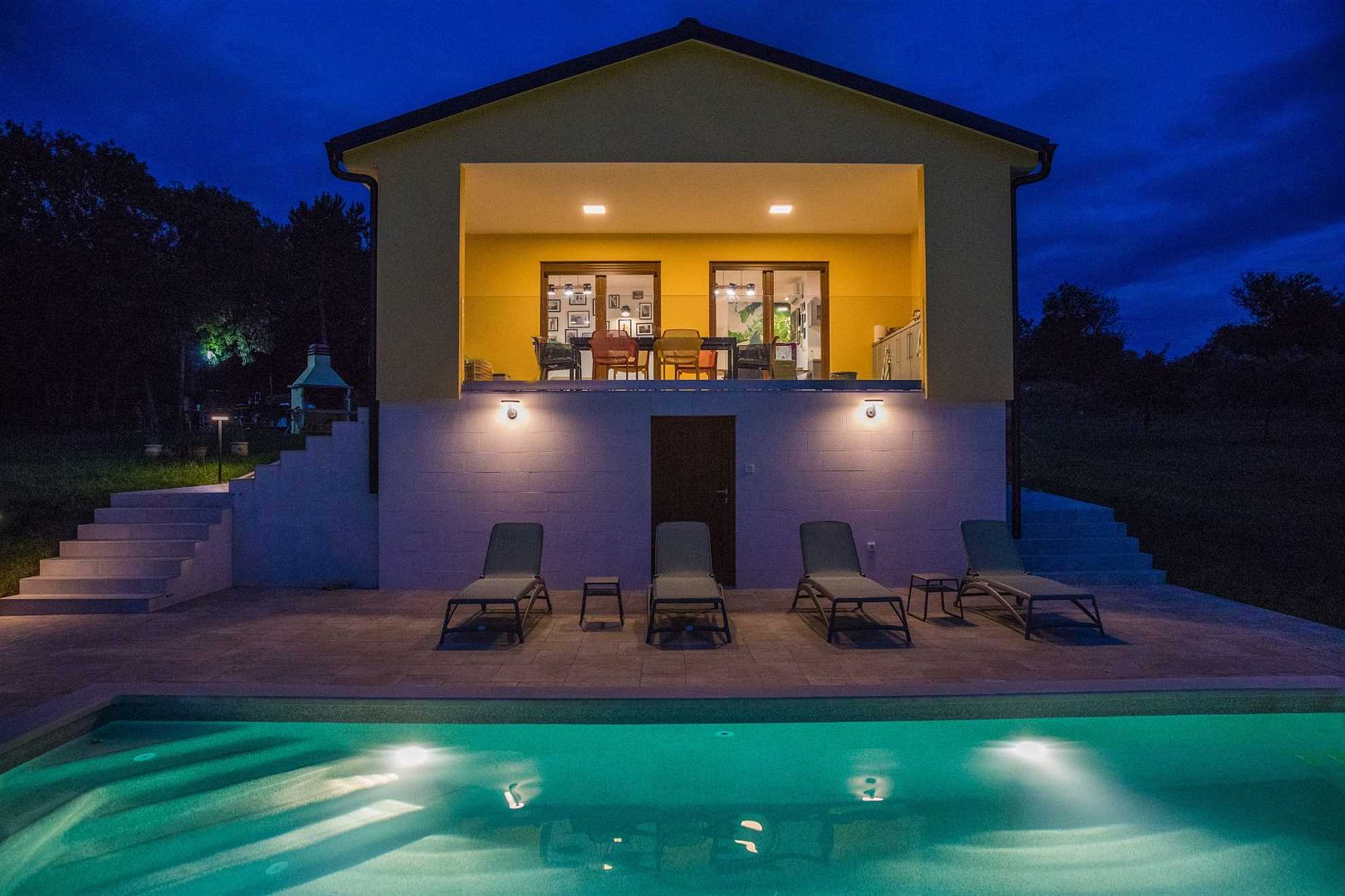 Family villa with a pool and a large garden