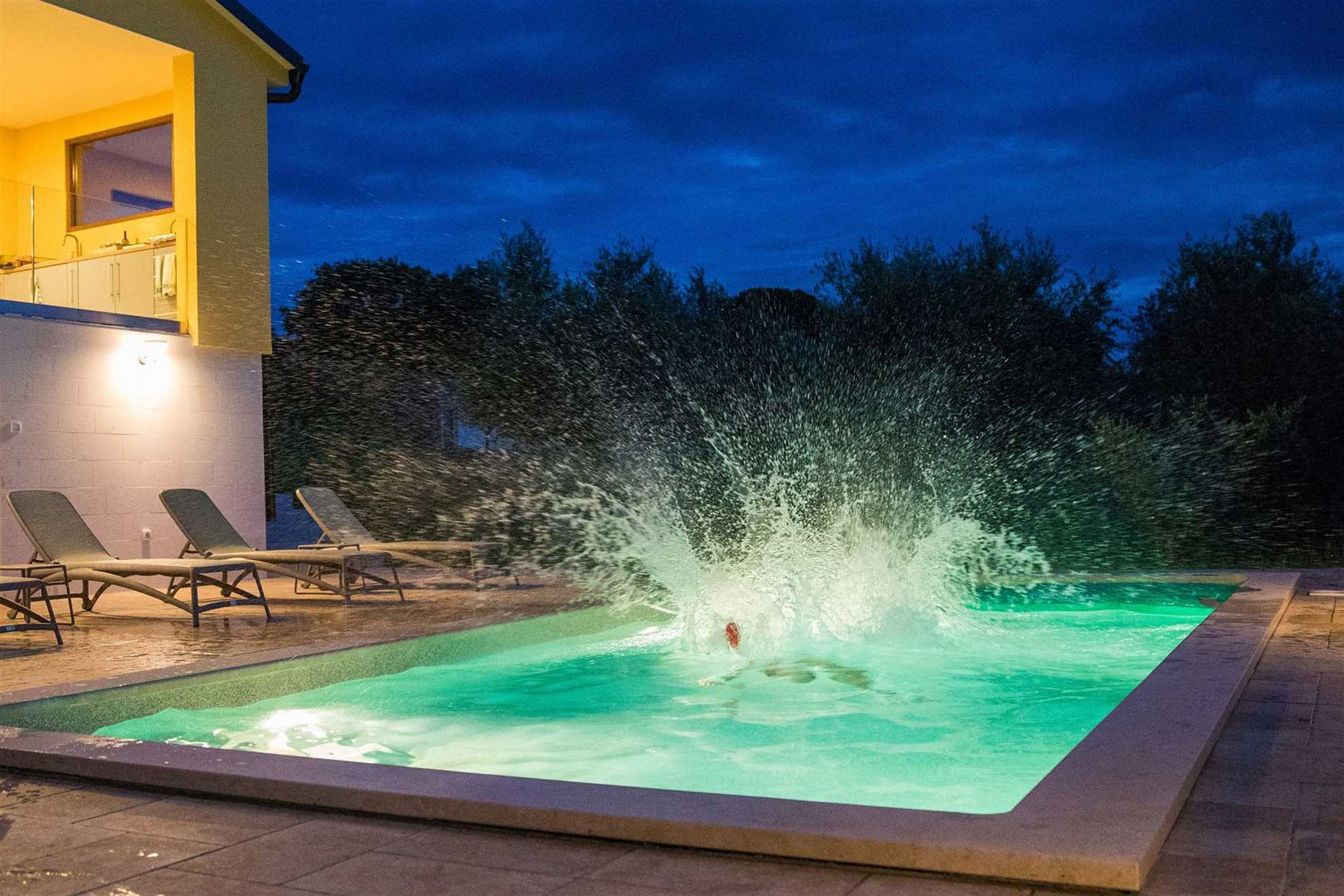 Family villa with a pool and a large garden