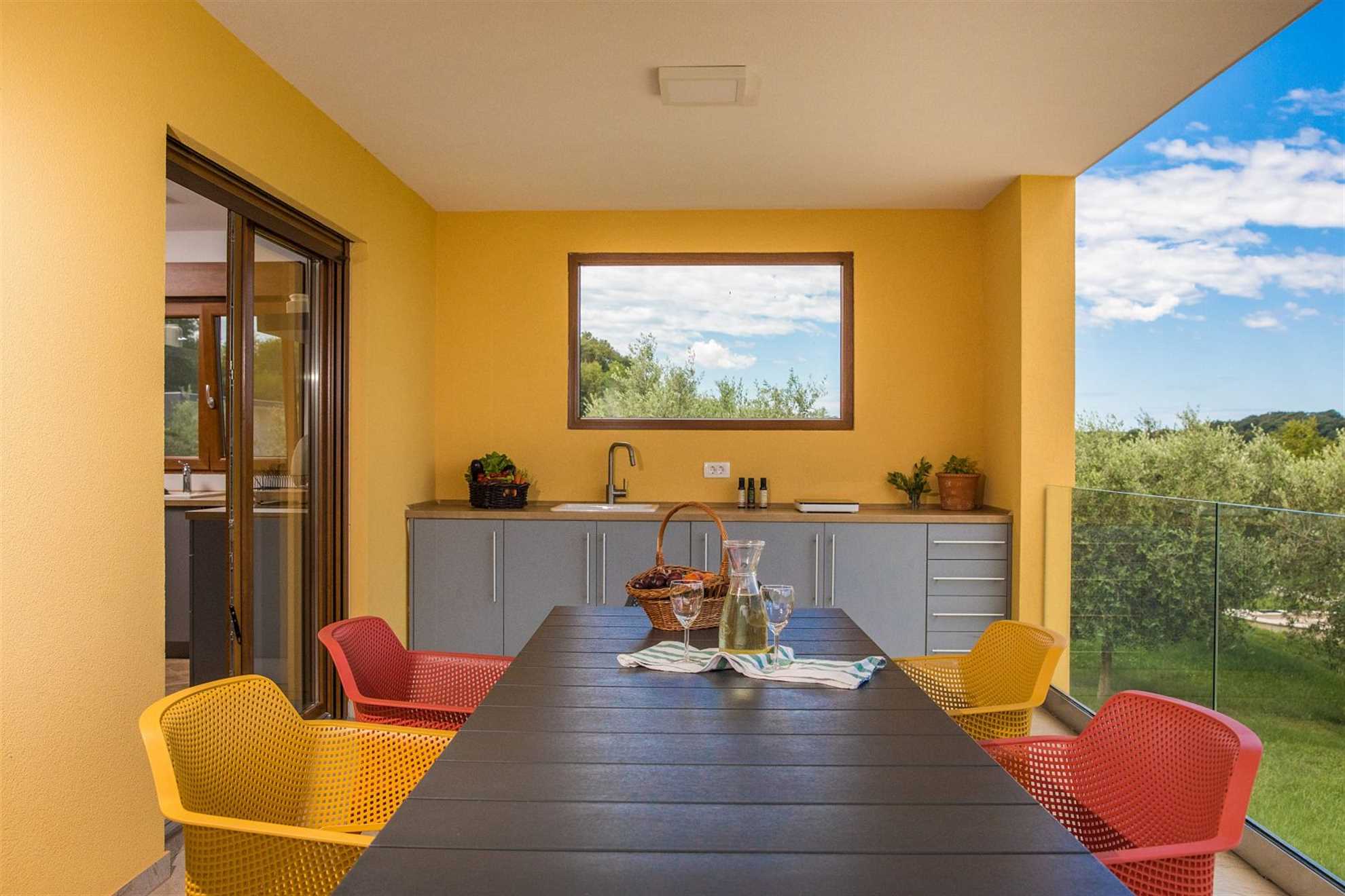 Family villa with a pool and a large garden