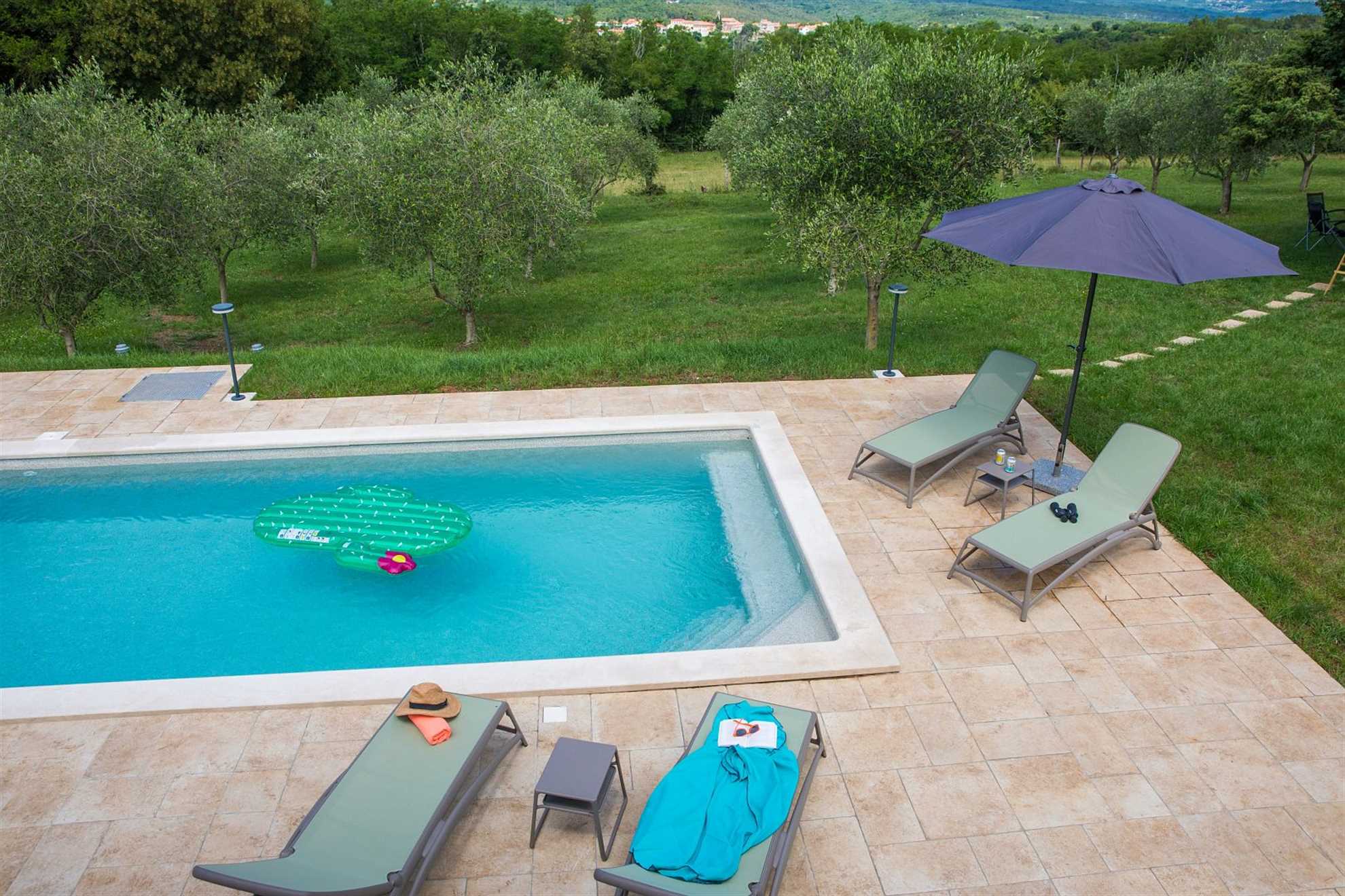 Family villa with a pool and a large garden
