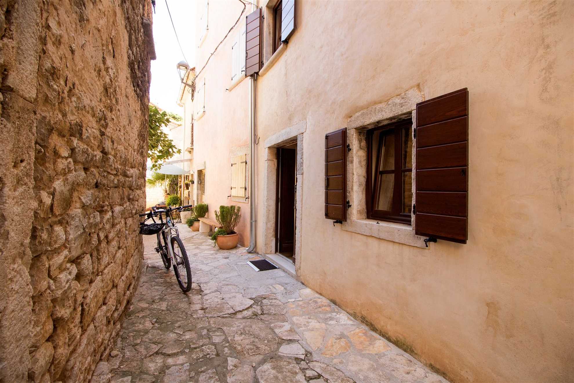 Heritage town house in the historical center of Bale