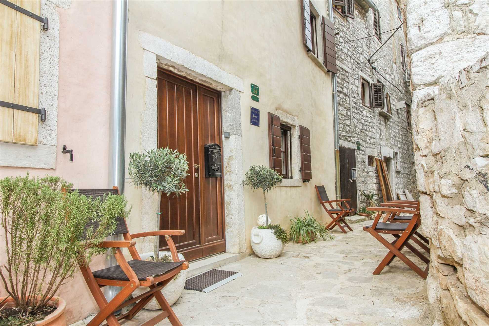 Heritage town house in the historical center of Bale