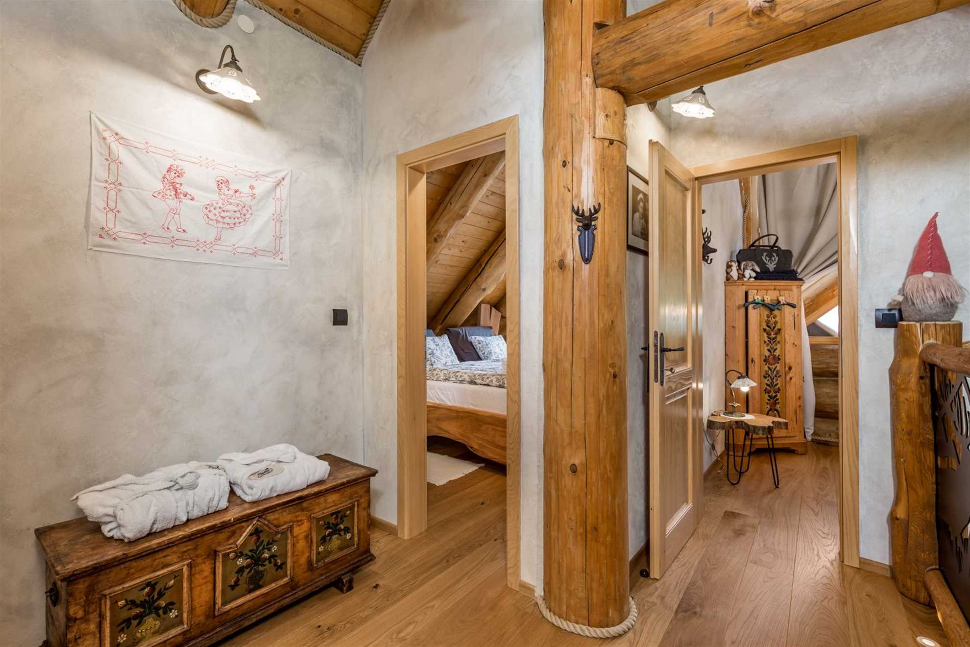 Charming cottage with outdoor jacuzzi in Hlevci