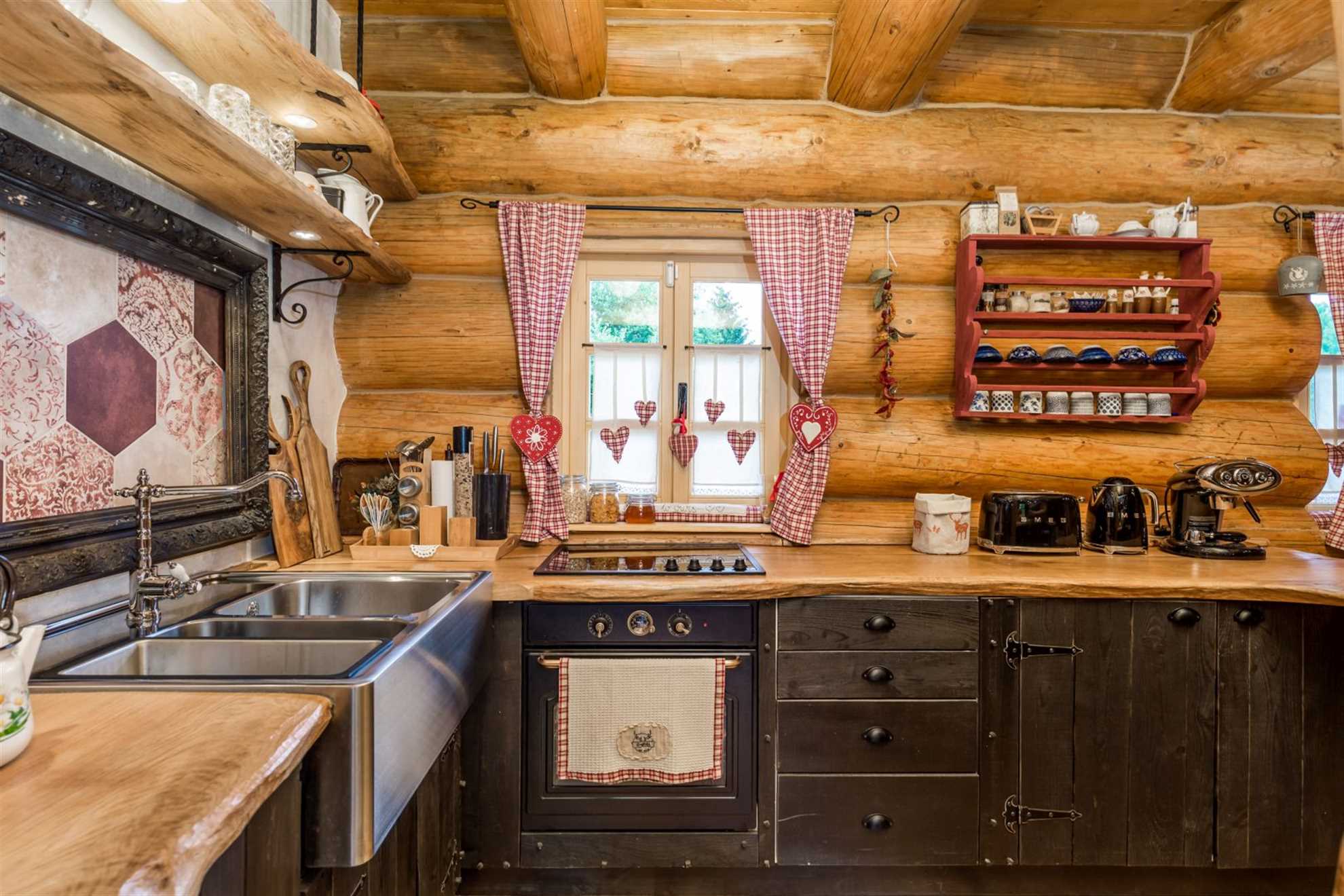 Charming cottage with outdoor jacuzzi in Hlevci