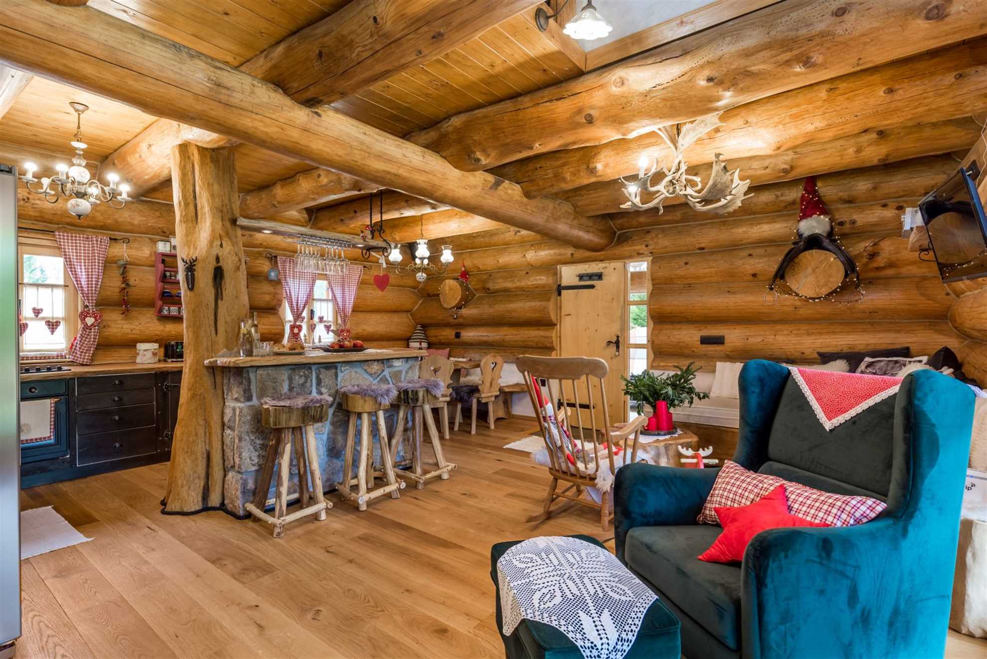 Charming cottage with outdoor jacuzzi in Hlevci