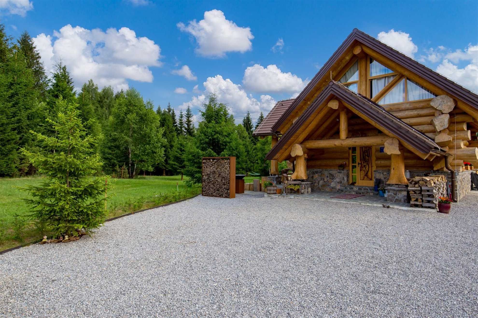 Charming cottage with outdoor jacuzzi in Hlevci
