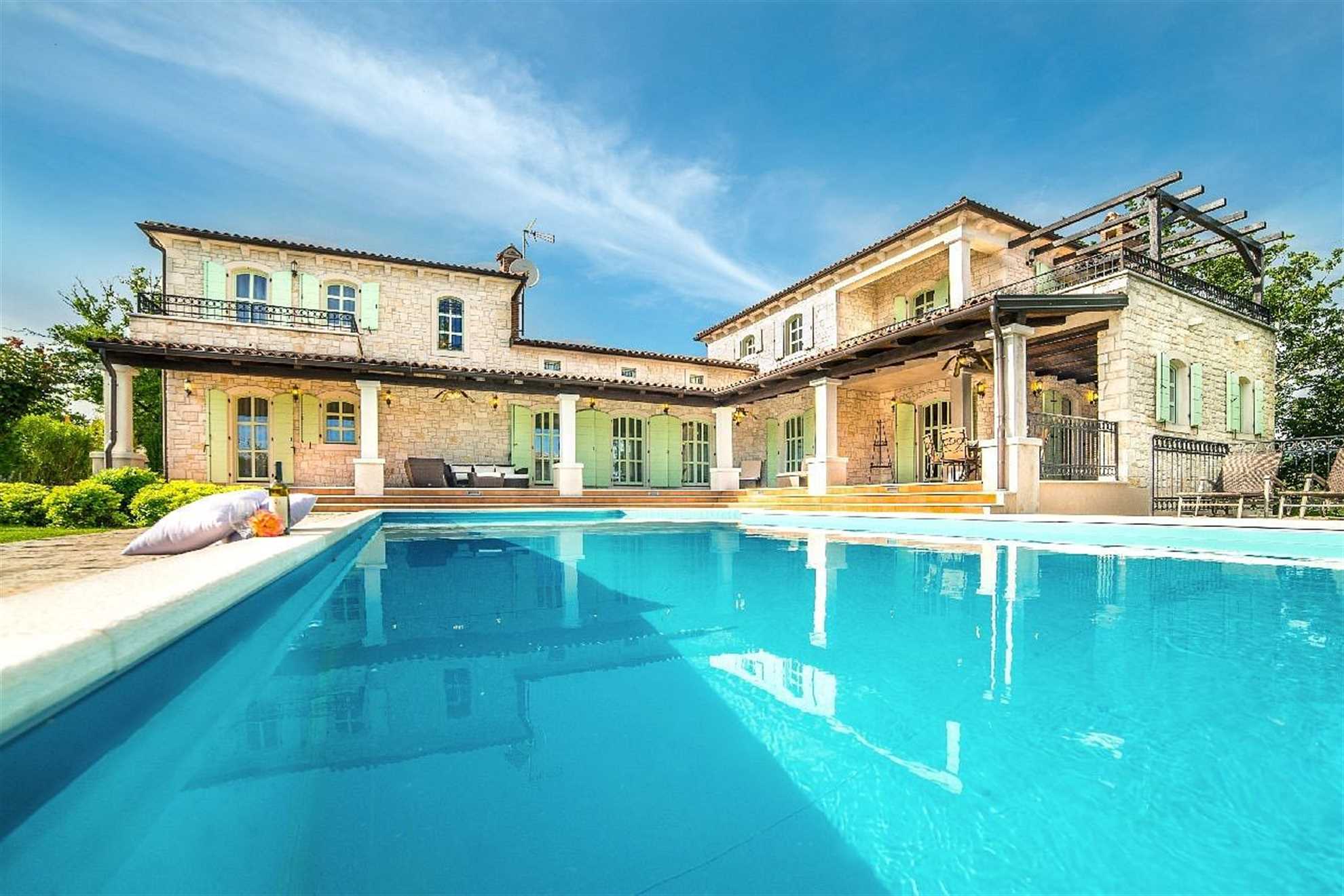 Luxury villa in Barat with a wellness