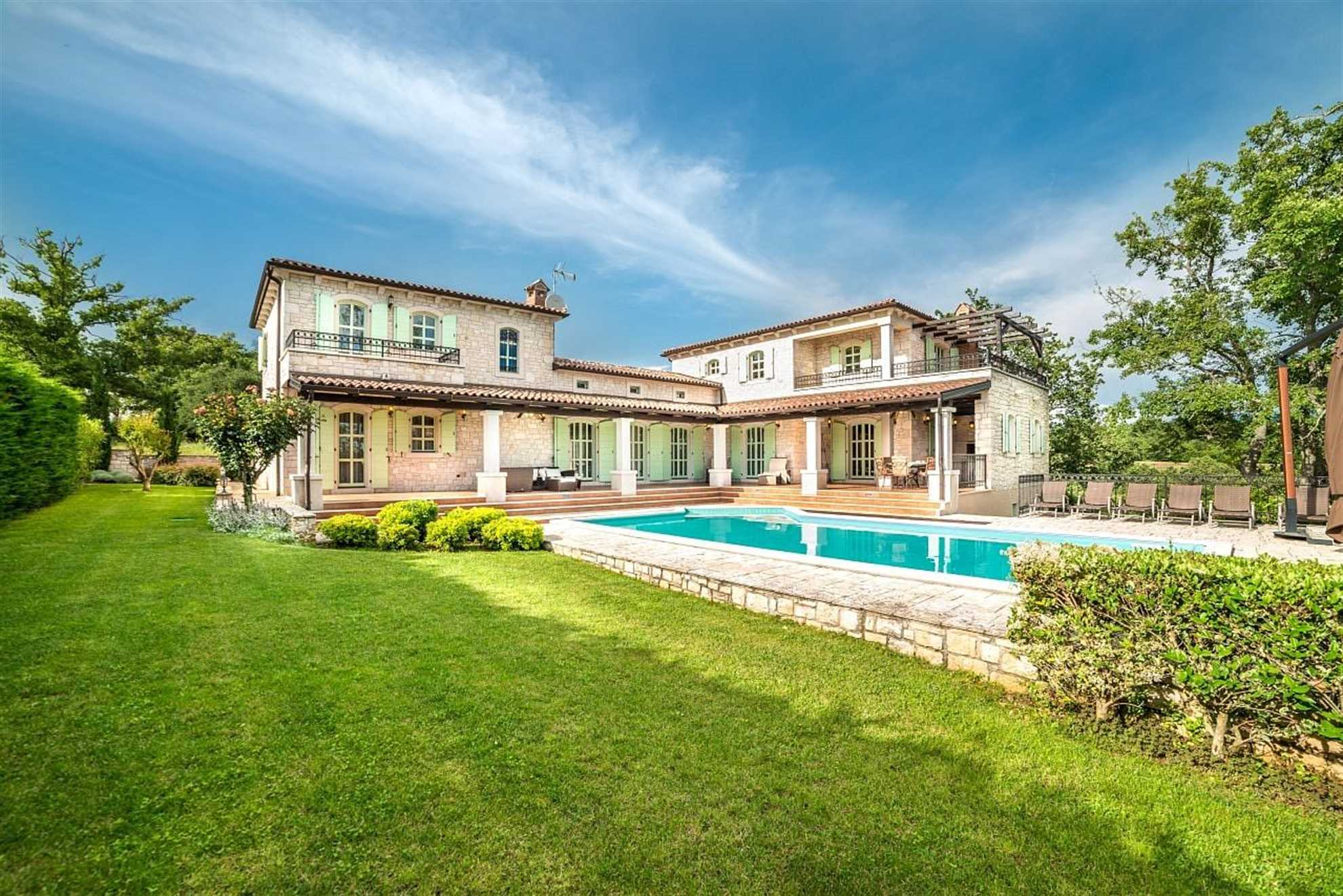 Luxury villa in Barat with a wellness