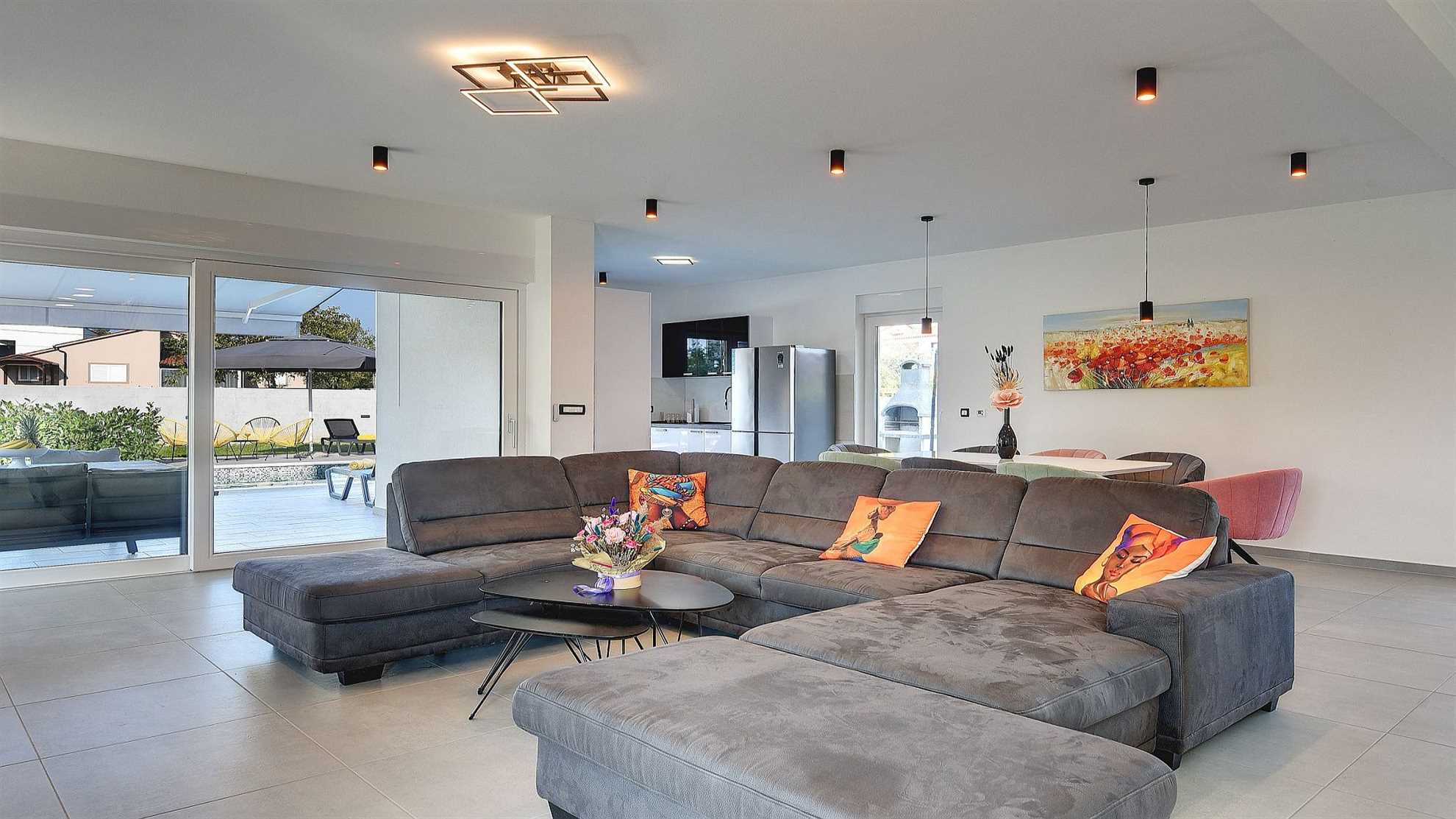 Beautiful contemporary poolside villa in Pula