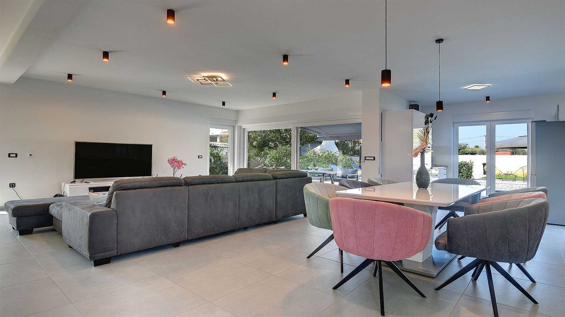 Beautiful contemporary poolside villa in Pula