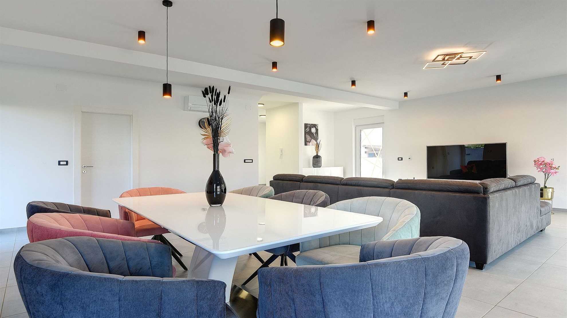Beautiful contemporary poolside villa in Pula