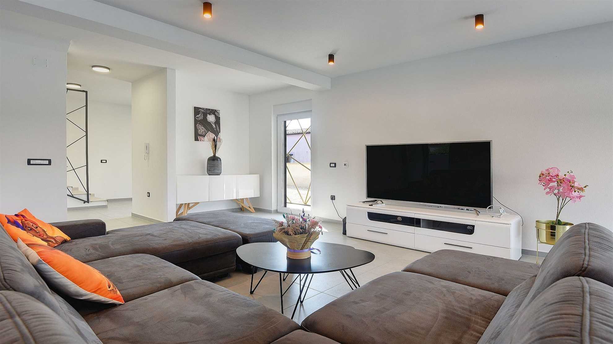 Beautiful contemporary poolside villa in Pula