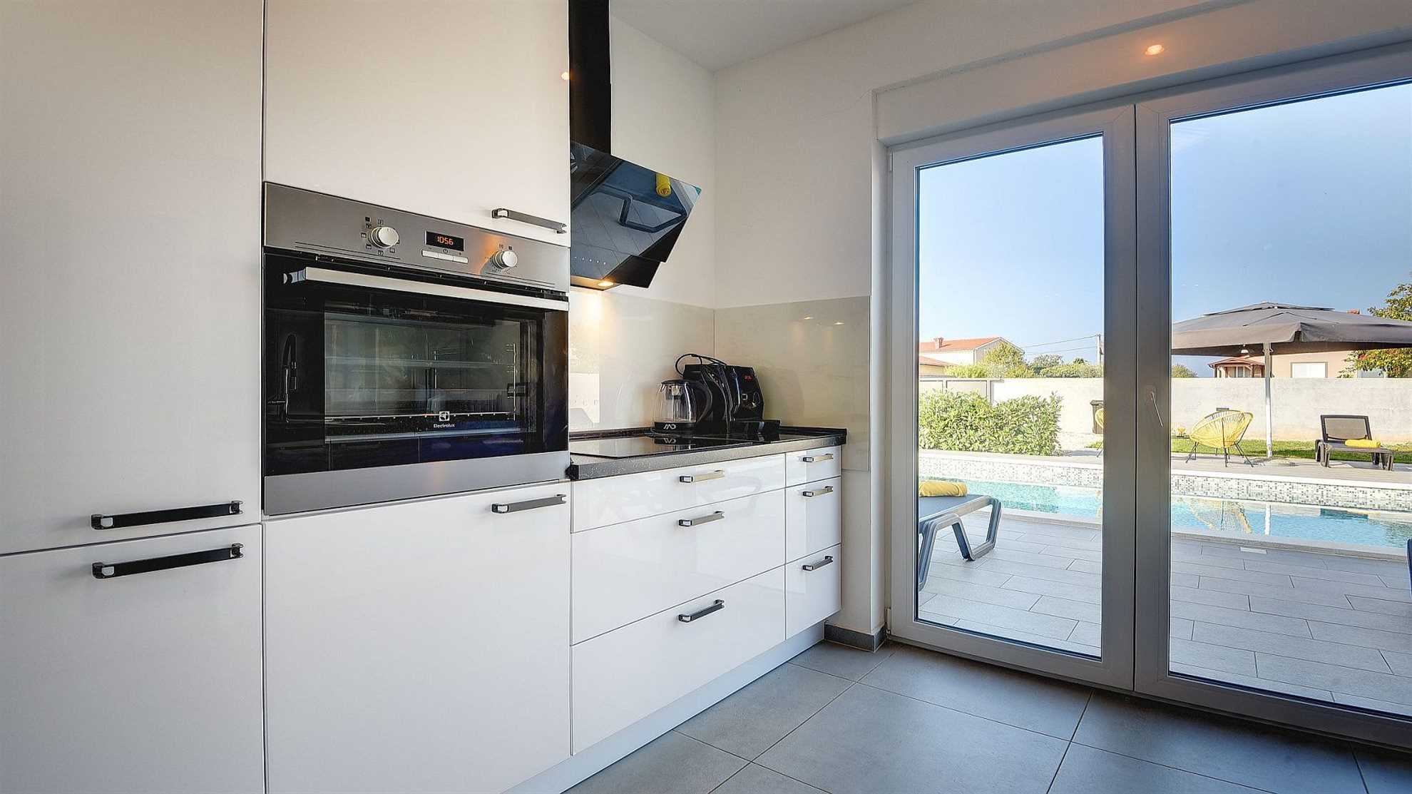 Beautiful contemporary poolside villa in Pula