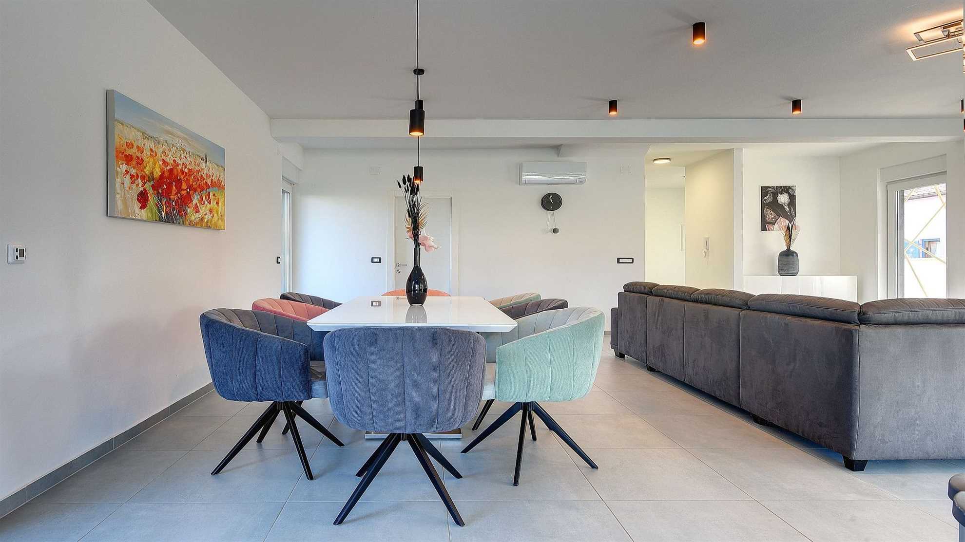 Beautiful contemporary poolside villa in Pula