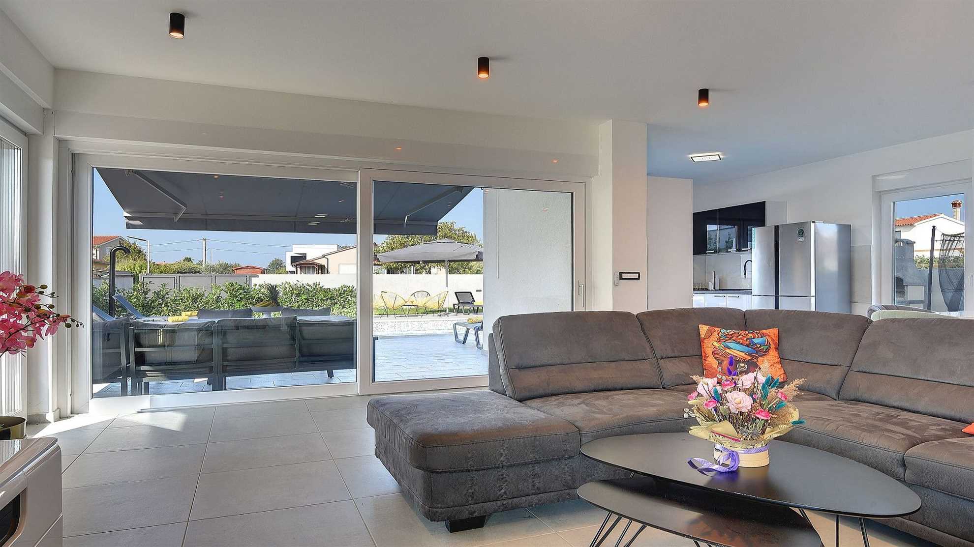 Beautiful contemporary poolside villa in Pula