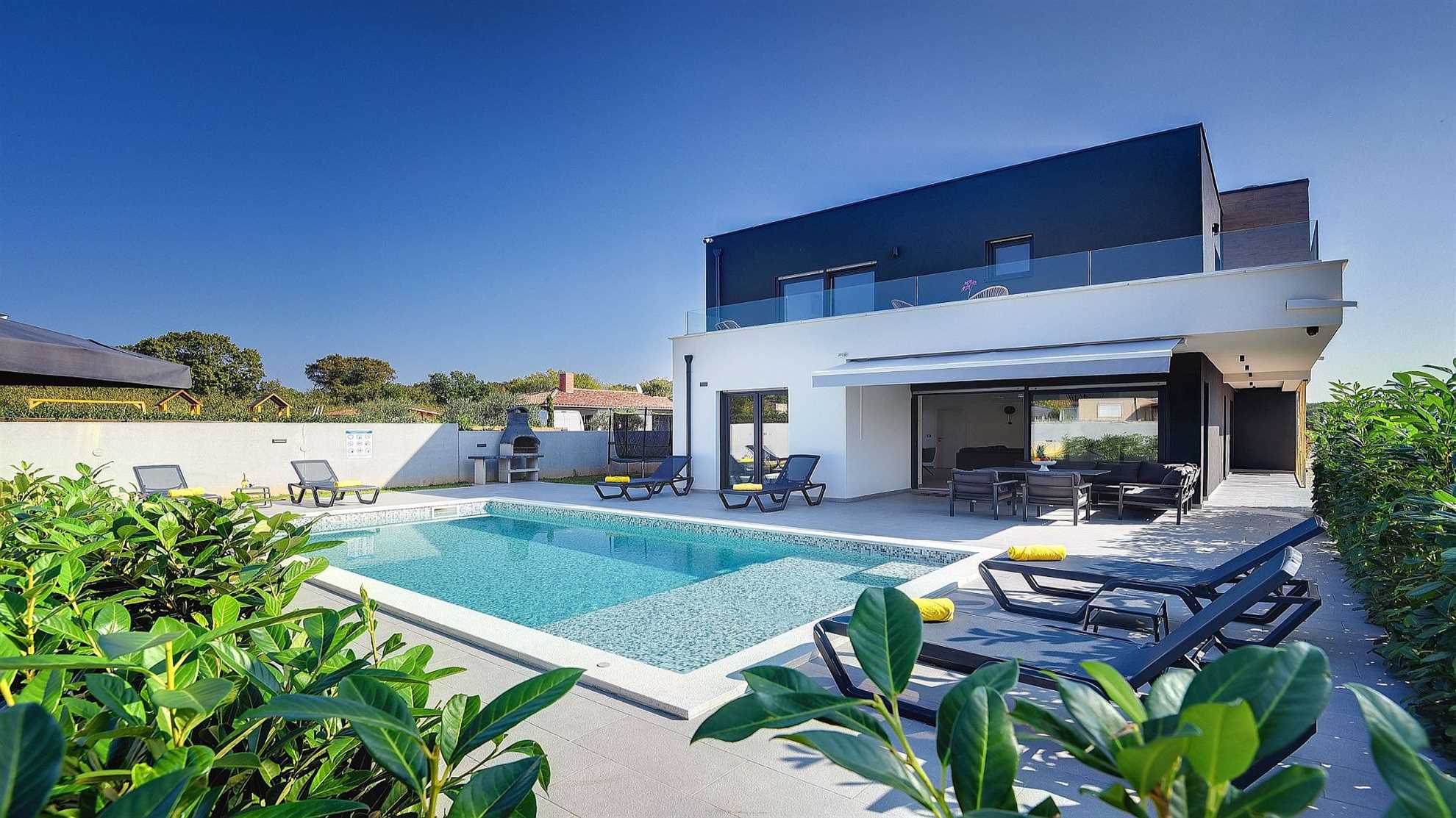 Beautiful contemporary poolside villa in Pula