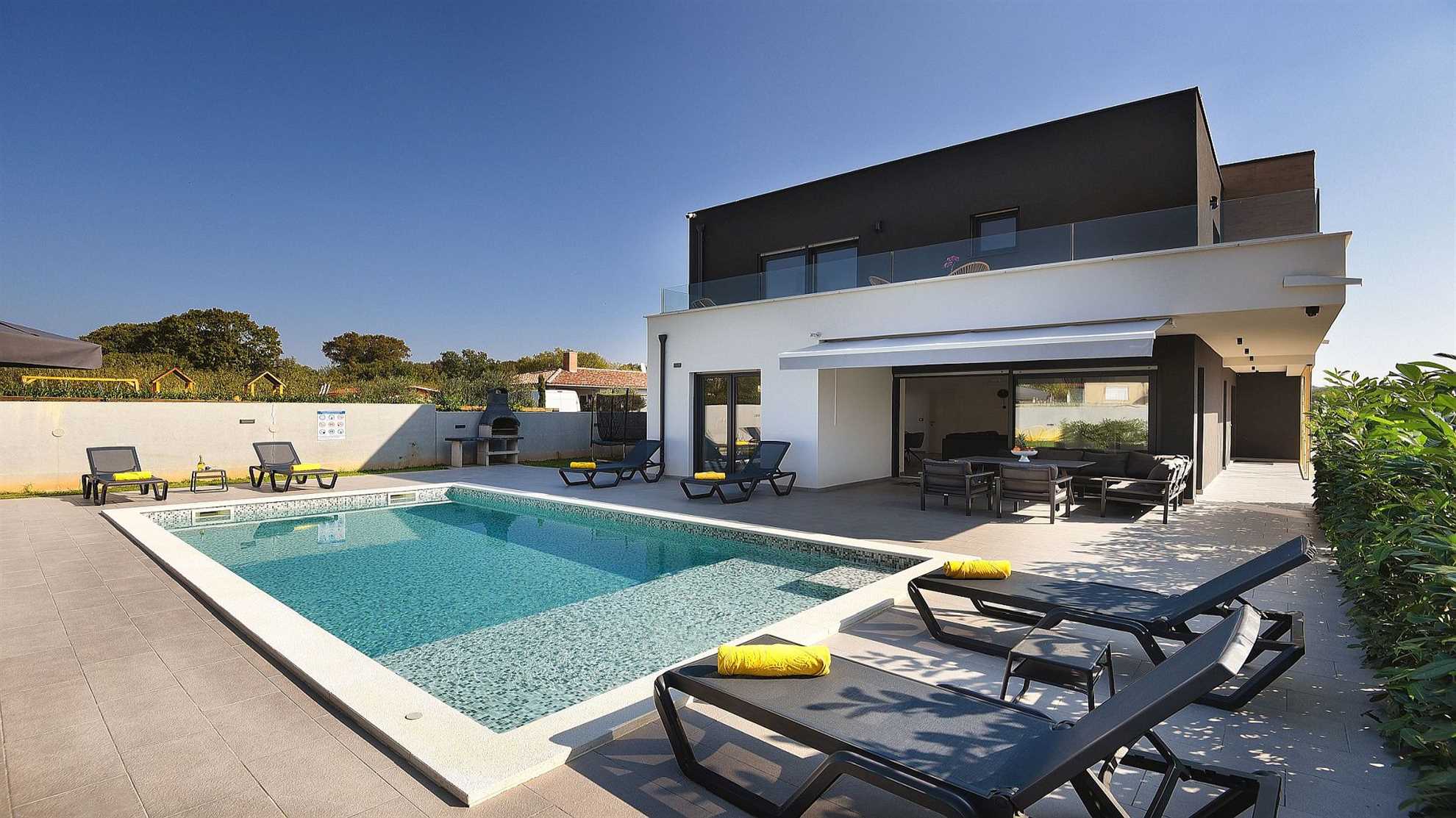 Beautiful contemporary poolside villa in Pula