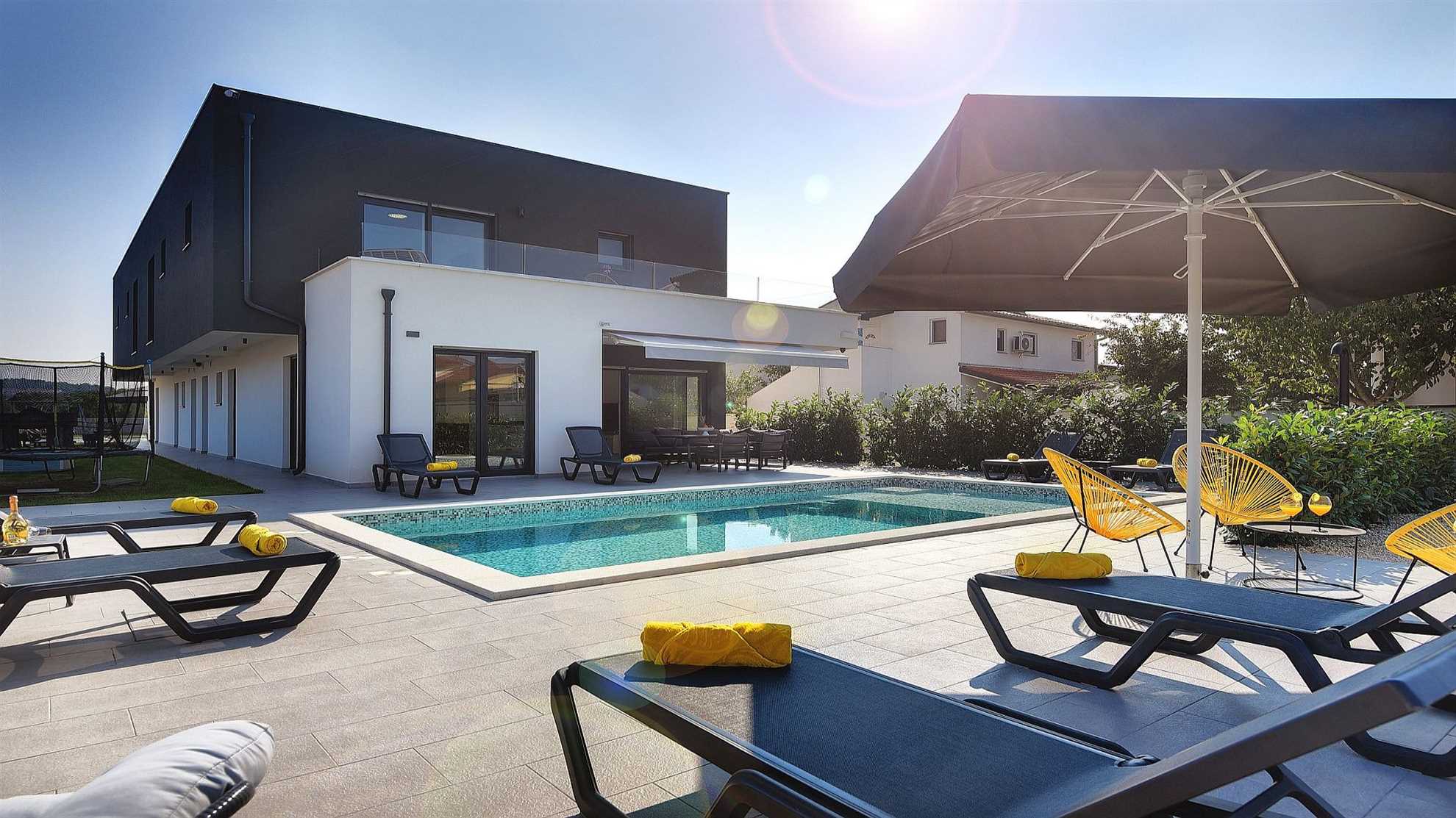 Beautiful contemporary poolside villa in Pula