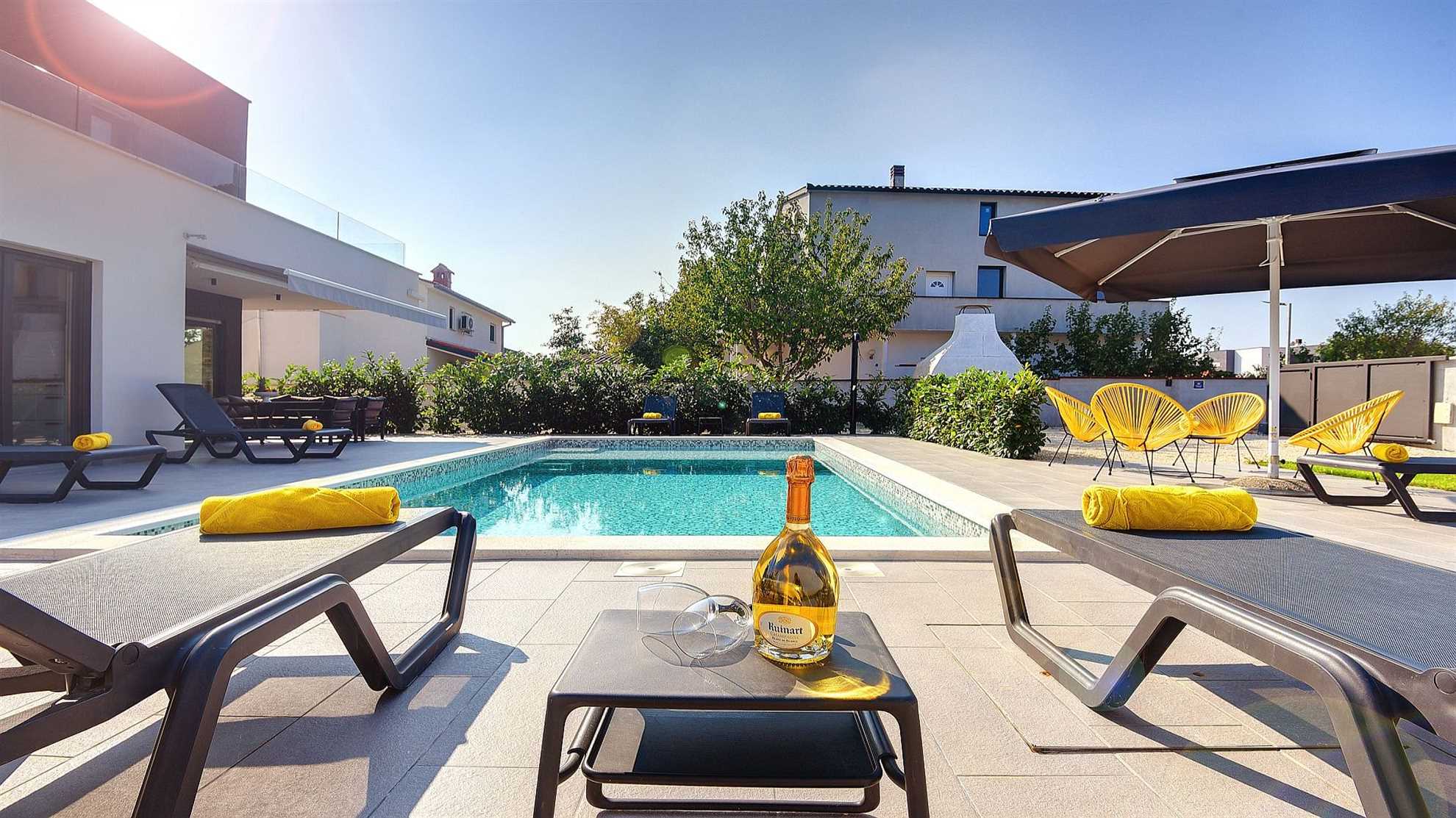 Beautiful contemporary poolside villa in Pula