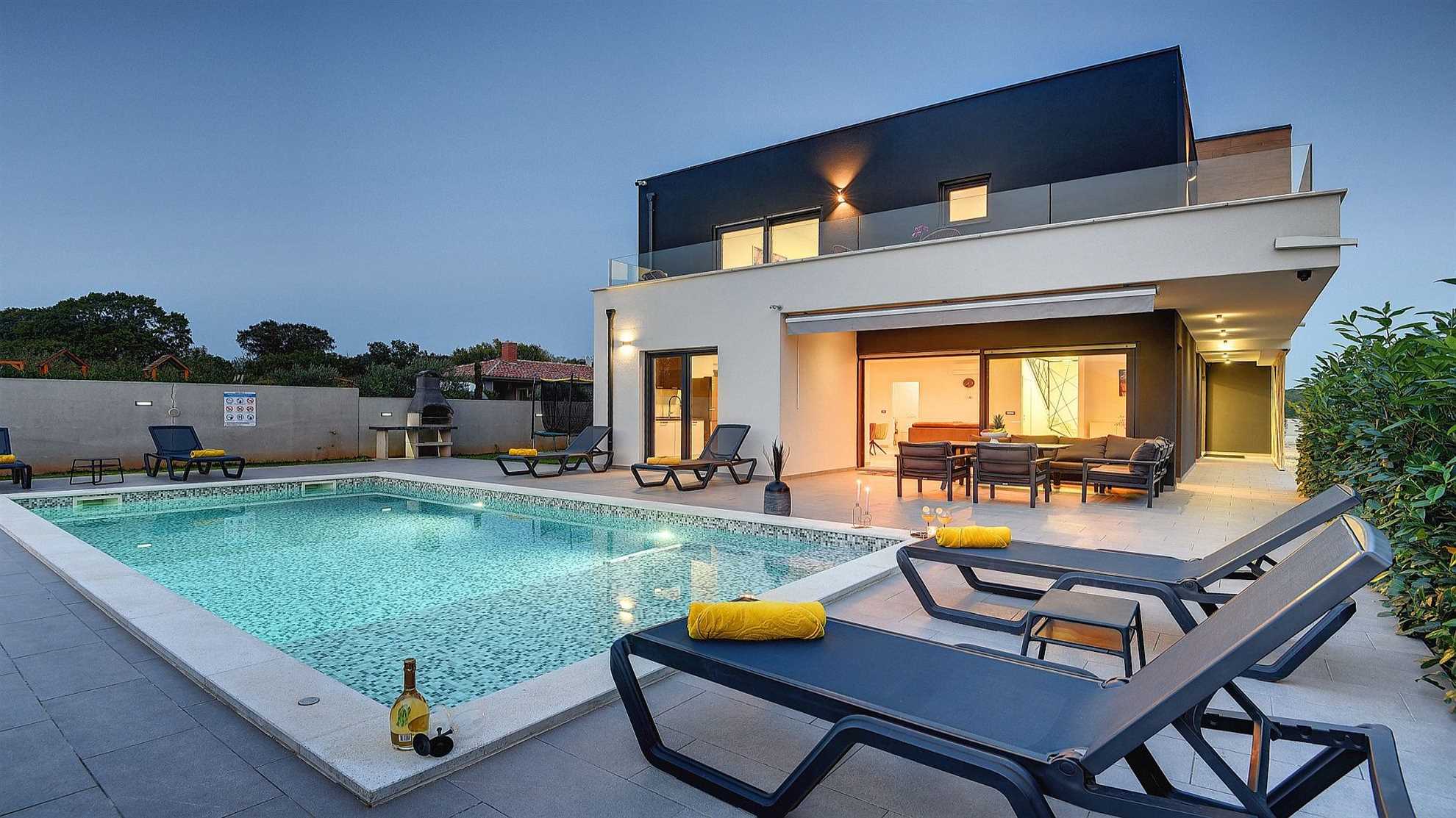 Beautiful contemporary poolside villa in Pula
