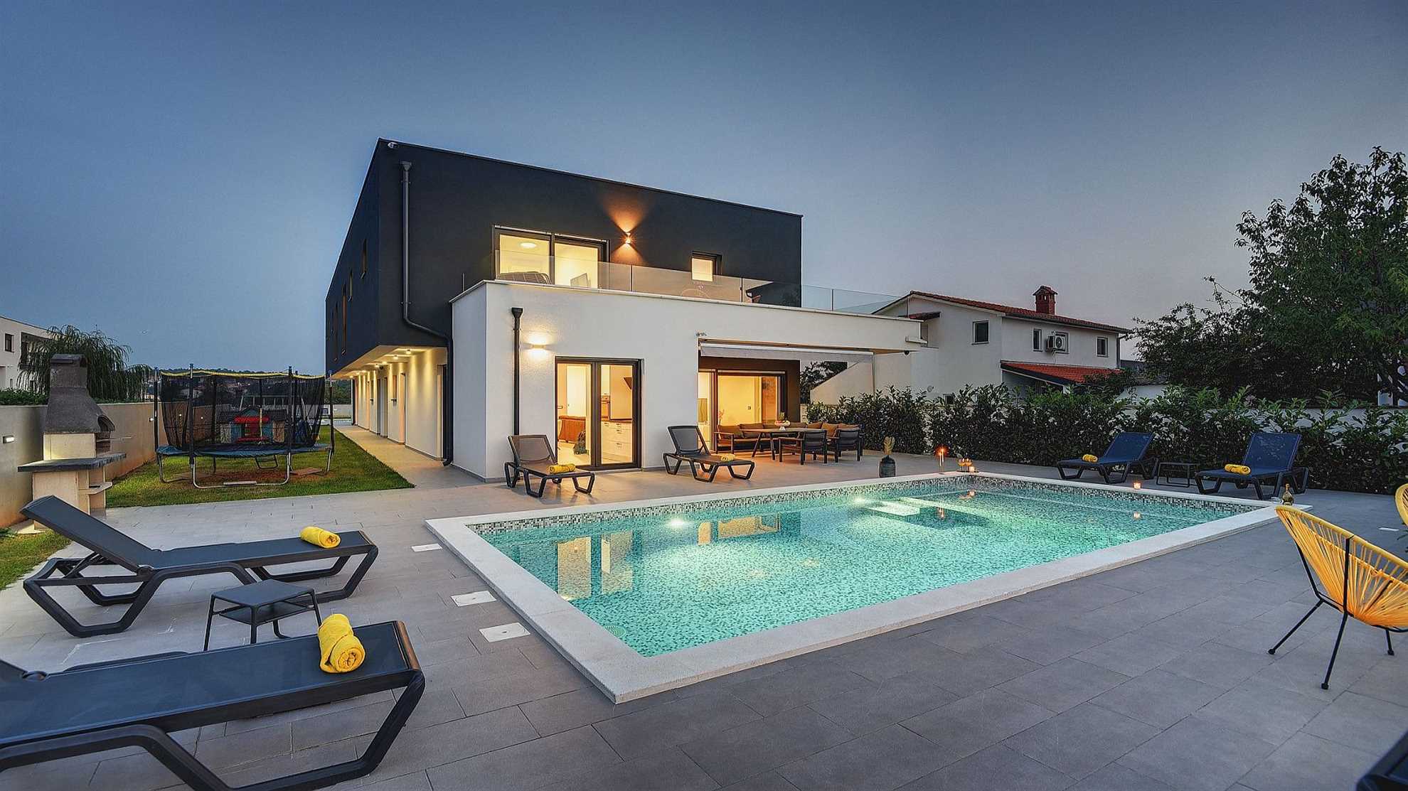 Beautiful contemporary poolside villa in Pula