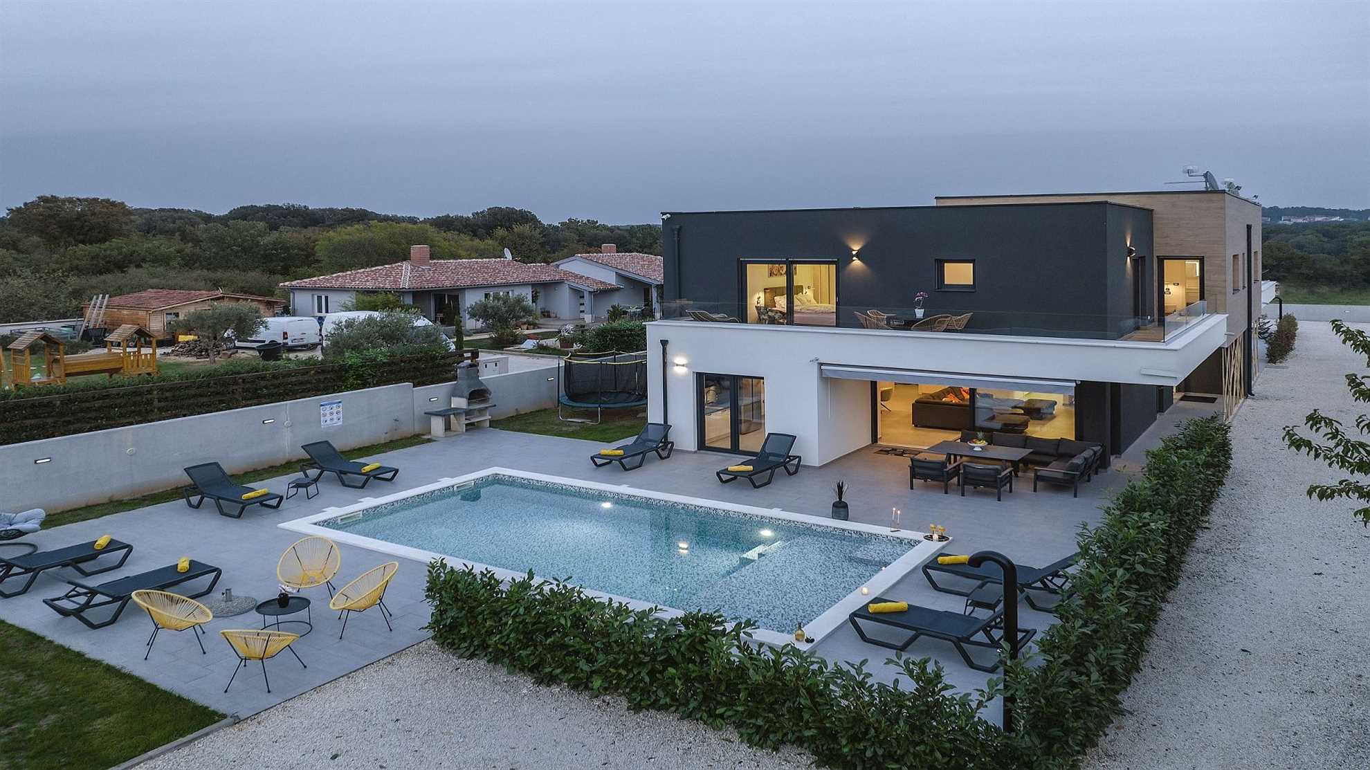 Beautiful contemporary poolside villa in Pula