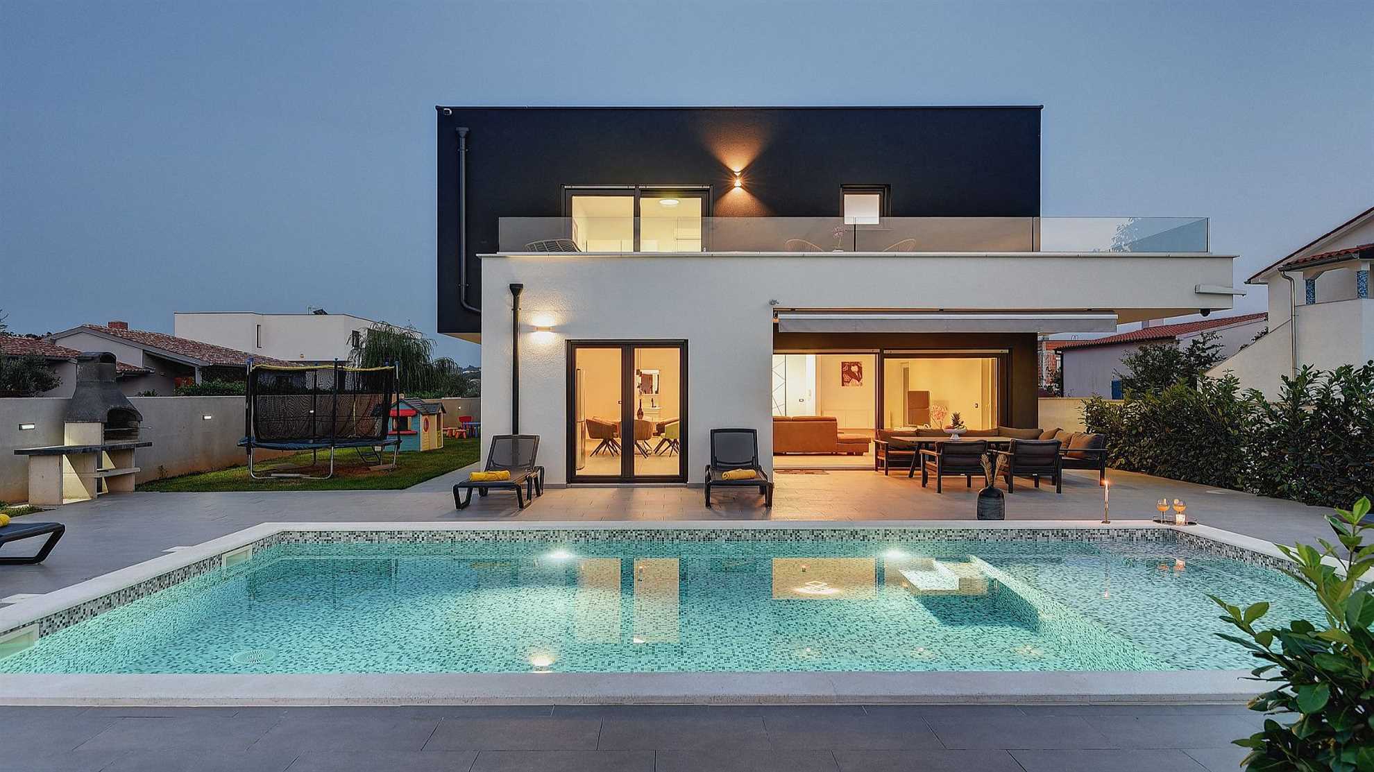 Luxurious complex with two swimming pools in Pula