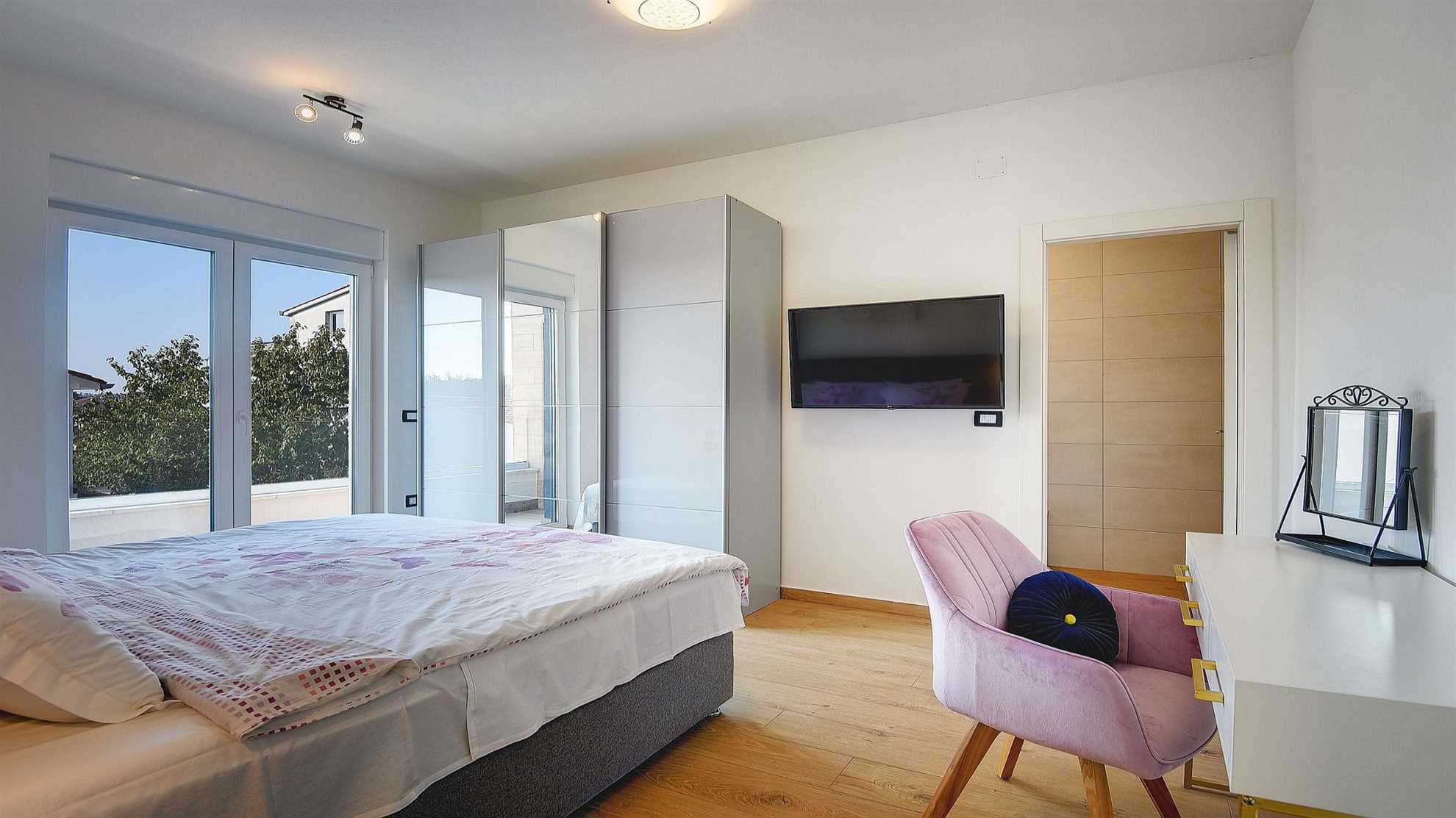 Luxurious complex with two swimming pools in Pula
