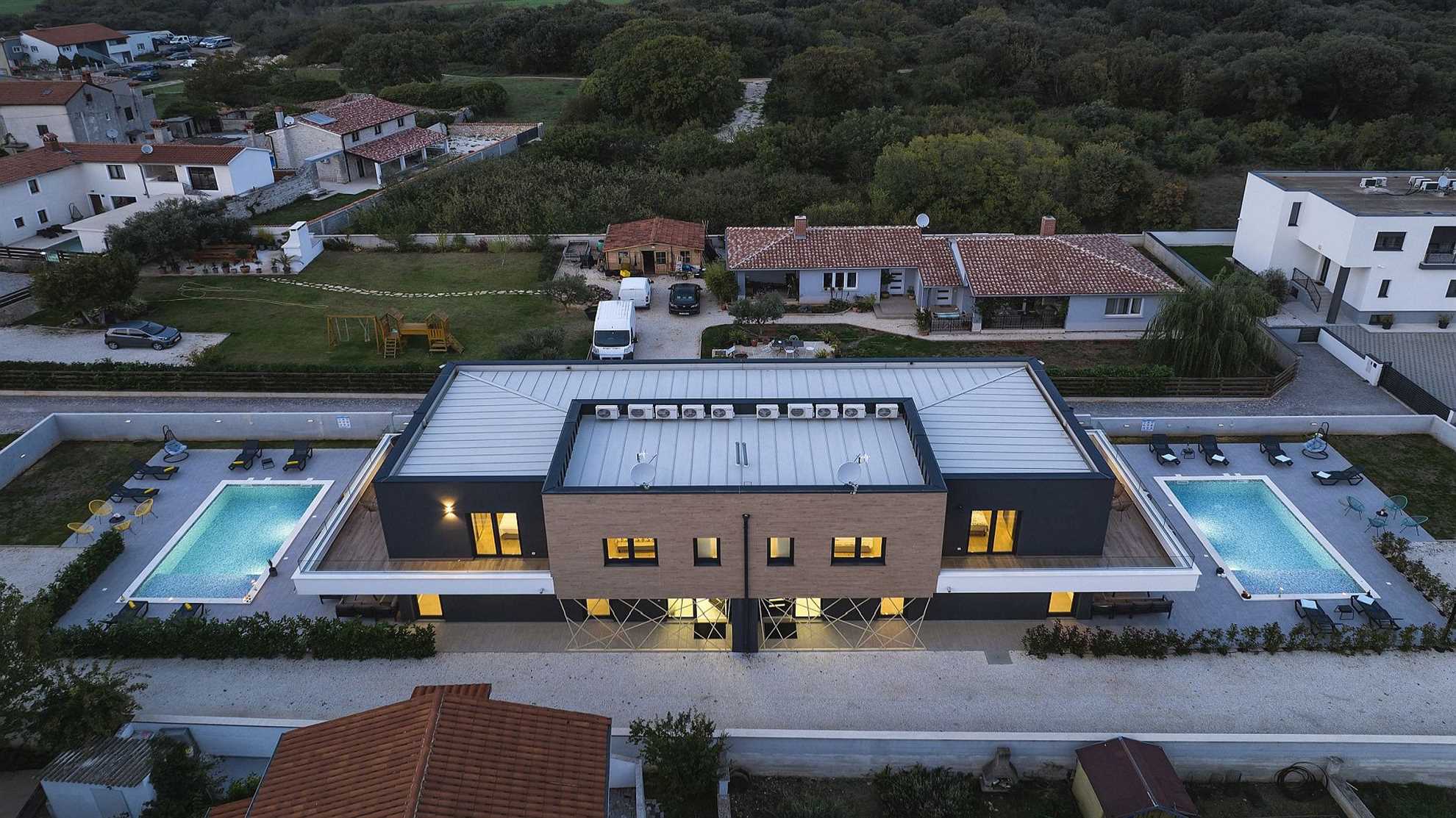 Luxurious complex with two swimming pools in Pula