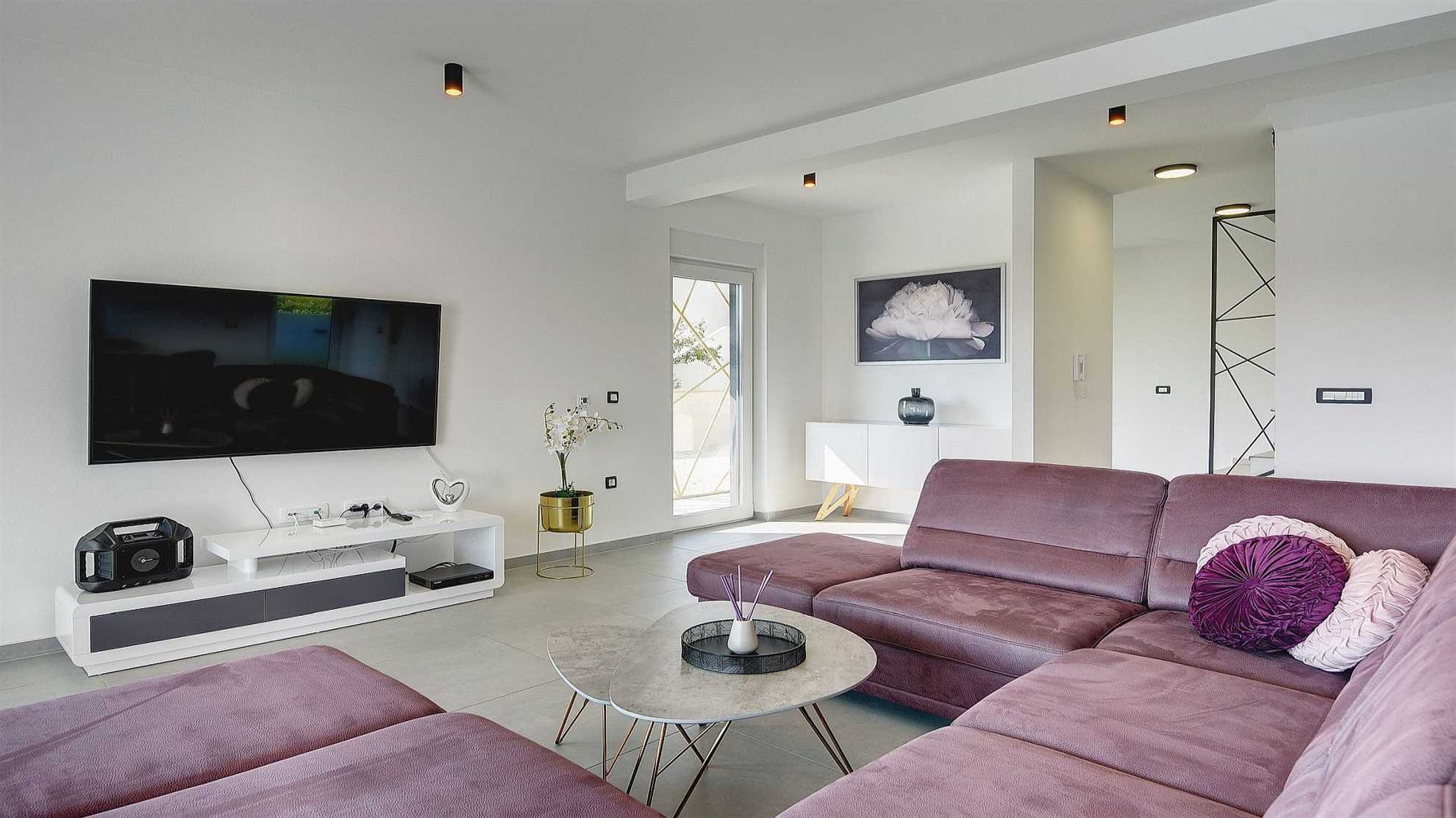 Luxurious and elegant poolside villa in Pula