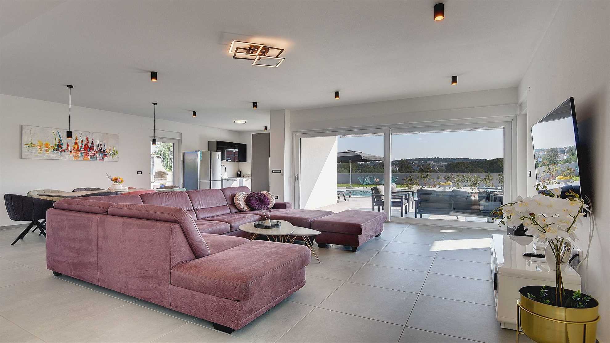 Luxurious and elegant poolside villa in Pula