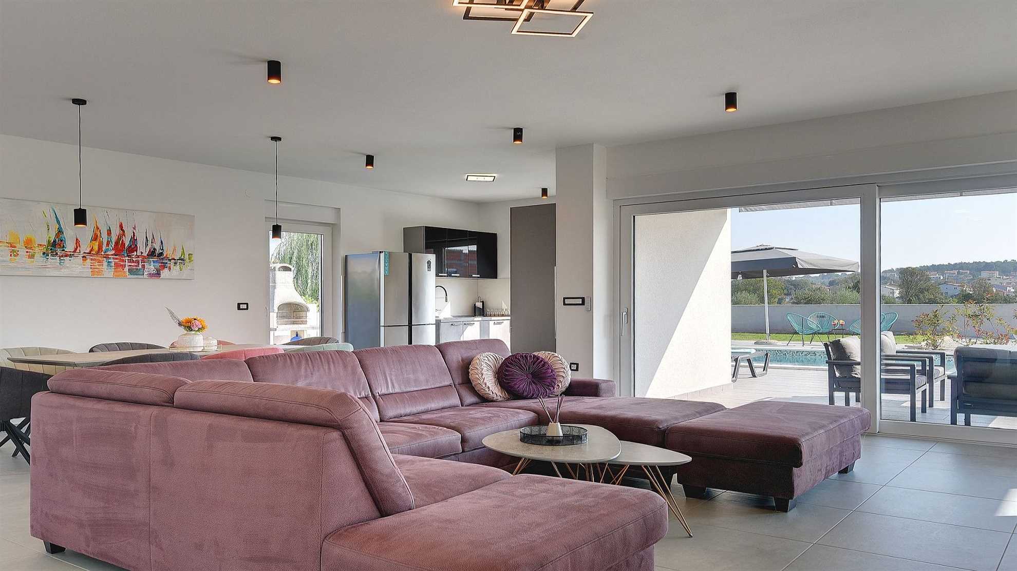 Luxurious and elegant poolside villa in Pula