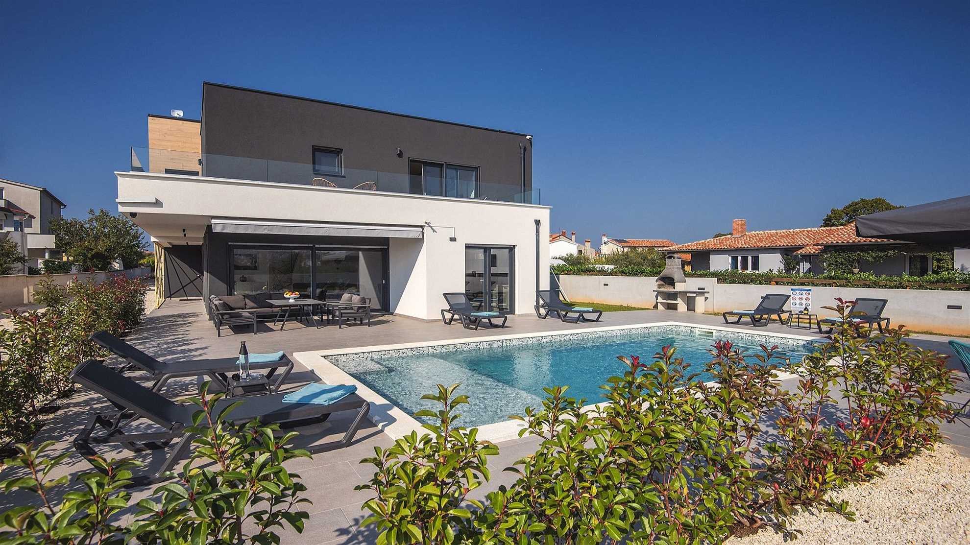 Luxurious and elegant poolside villa in Pula