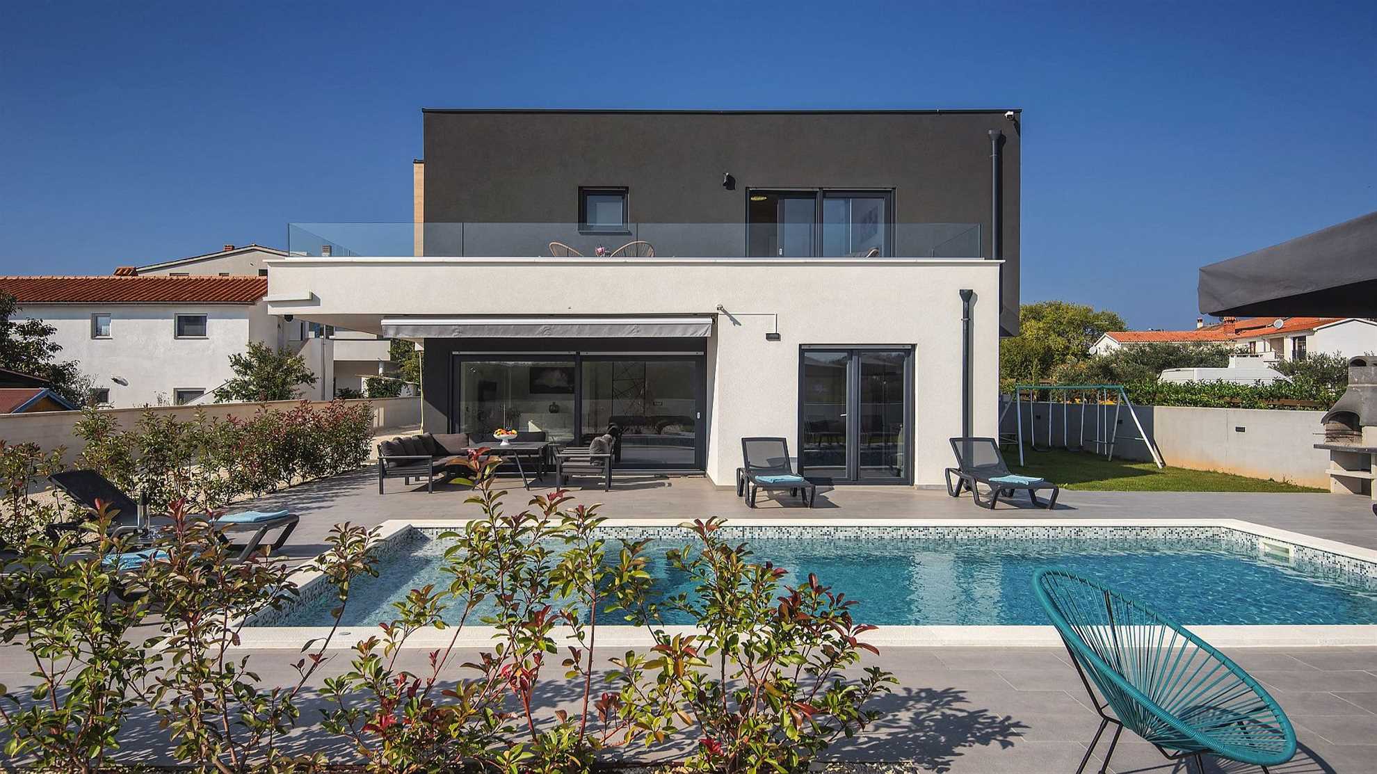 Luxurious and elegant poolside villa in Pula