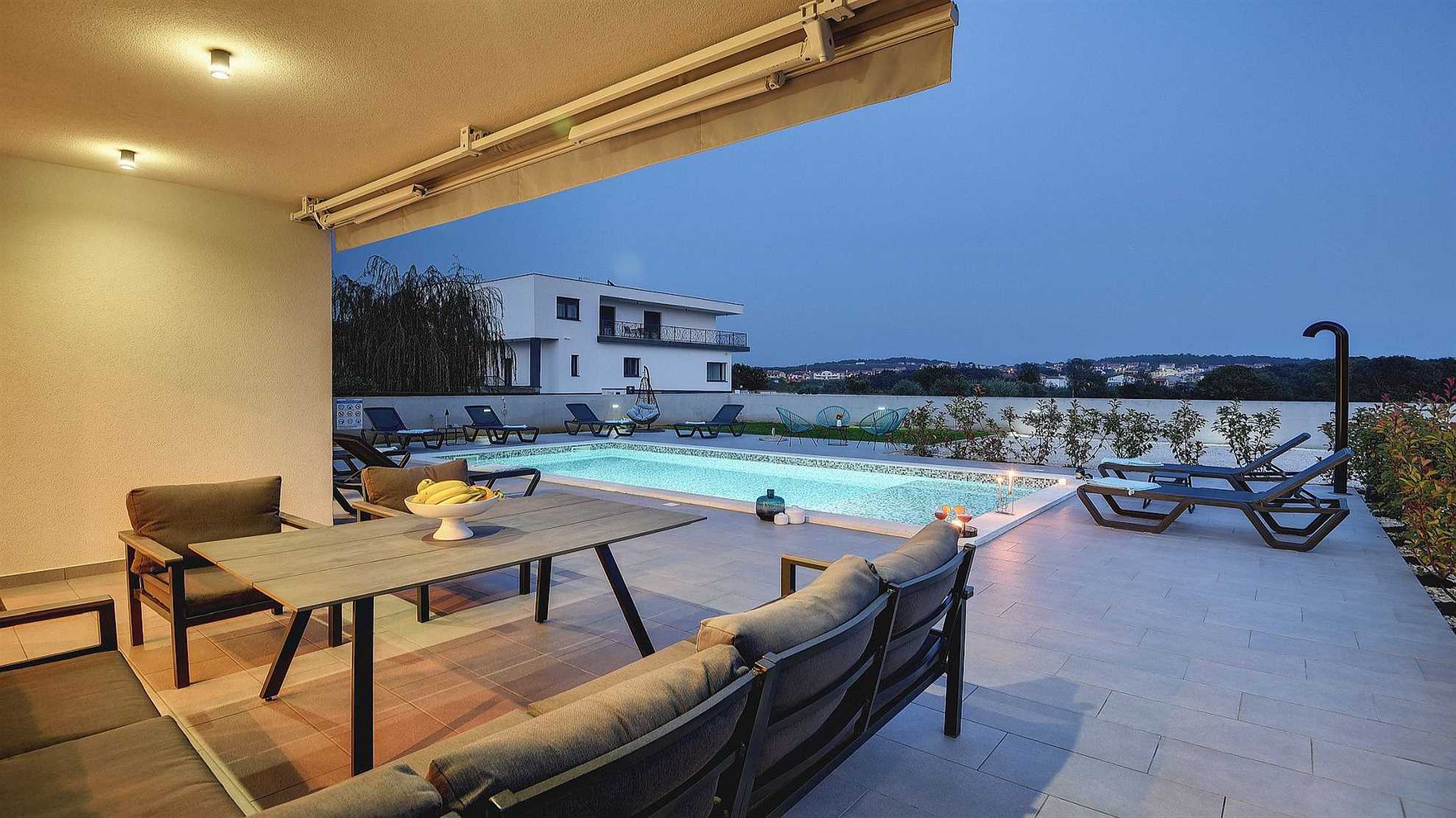 Luxurious and elegant poolside villa in Pula
